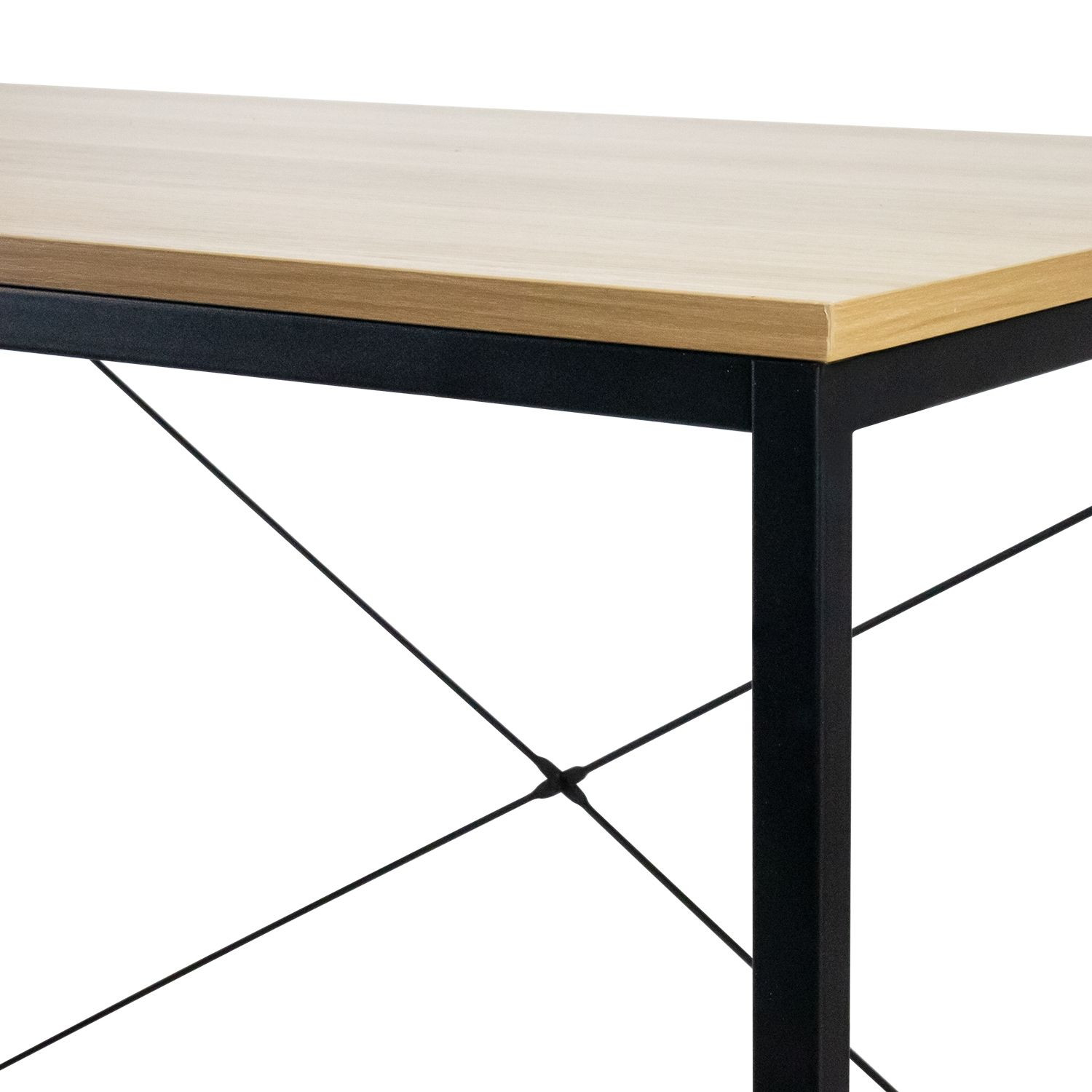 Primer plano de escritorio de madera con marco metálico negro. Fondo blanco.