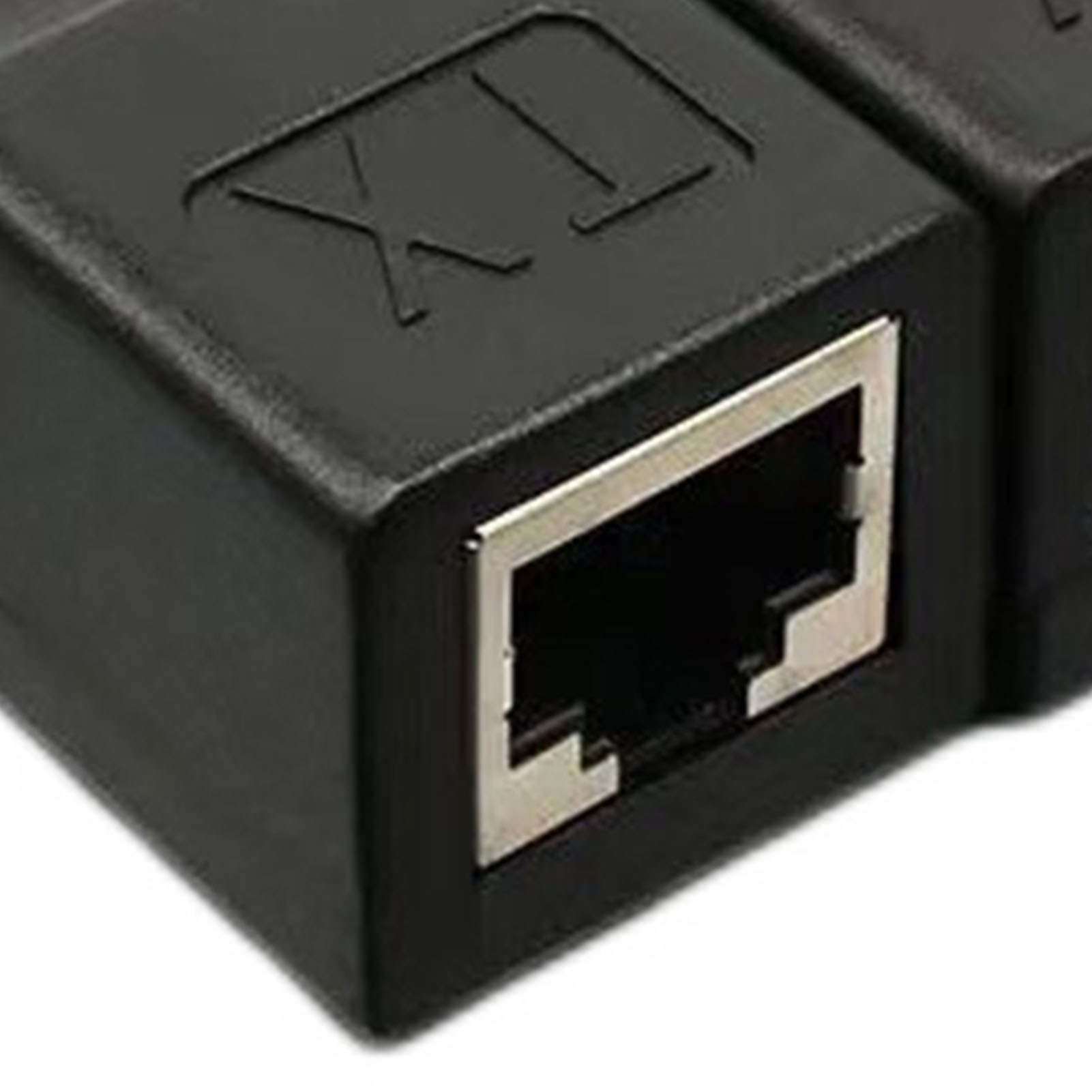 Schwarzer Adapter mit einem Ethernet-Anschluss.
