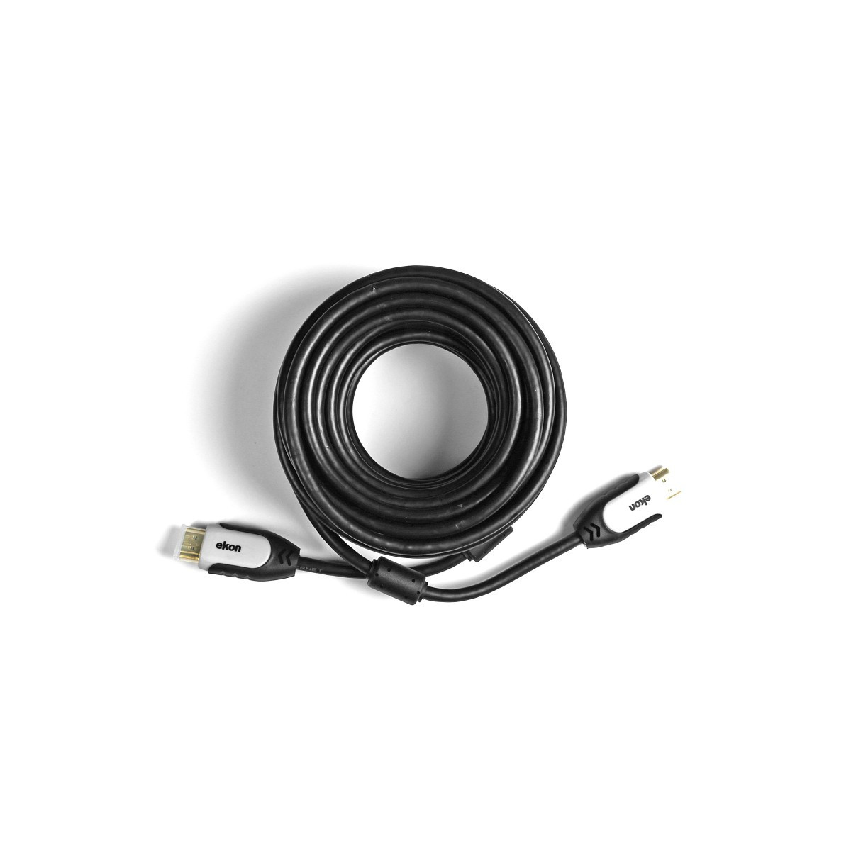 Cable HDMI negro, marca ekon. Dos conectores HDMI. Fondo blanco.