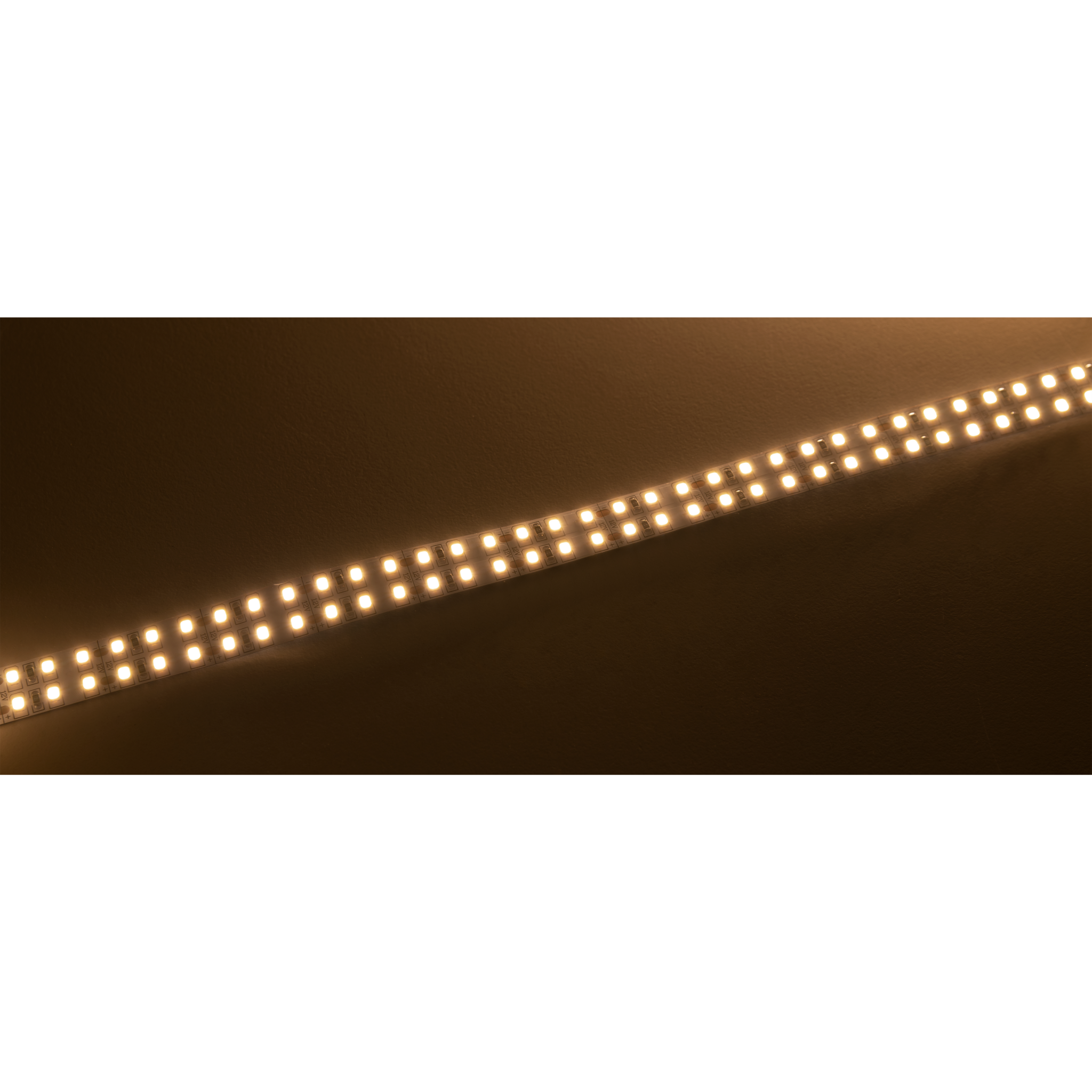 Ein Streifen LED-Leuchten auf dunklem Hintergrund. Die Lichter sind in zwei parallelen Reihen angeordnet.