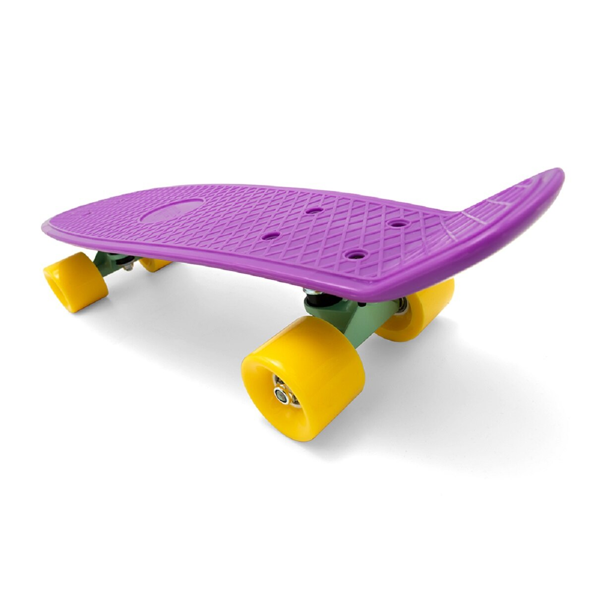 Lila Skateboard mit gelben Rollen, auf weißer Oberfläche, Winkelansicht.