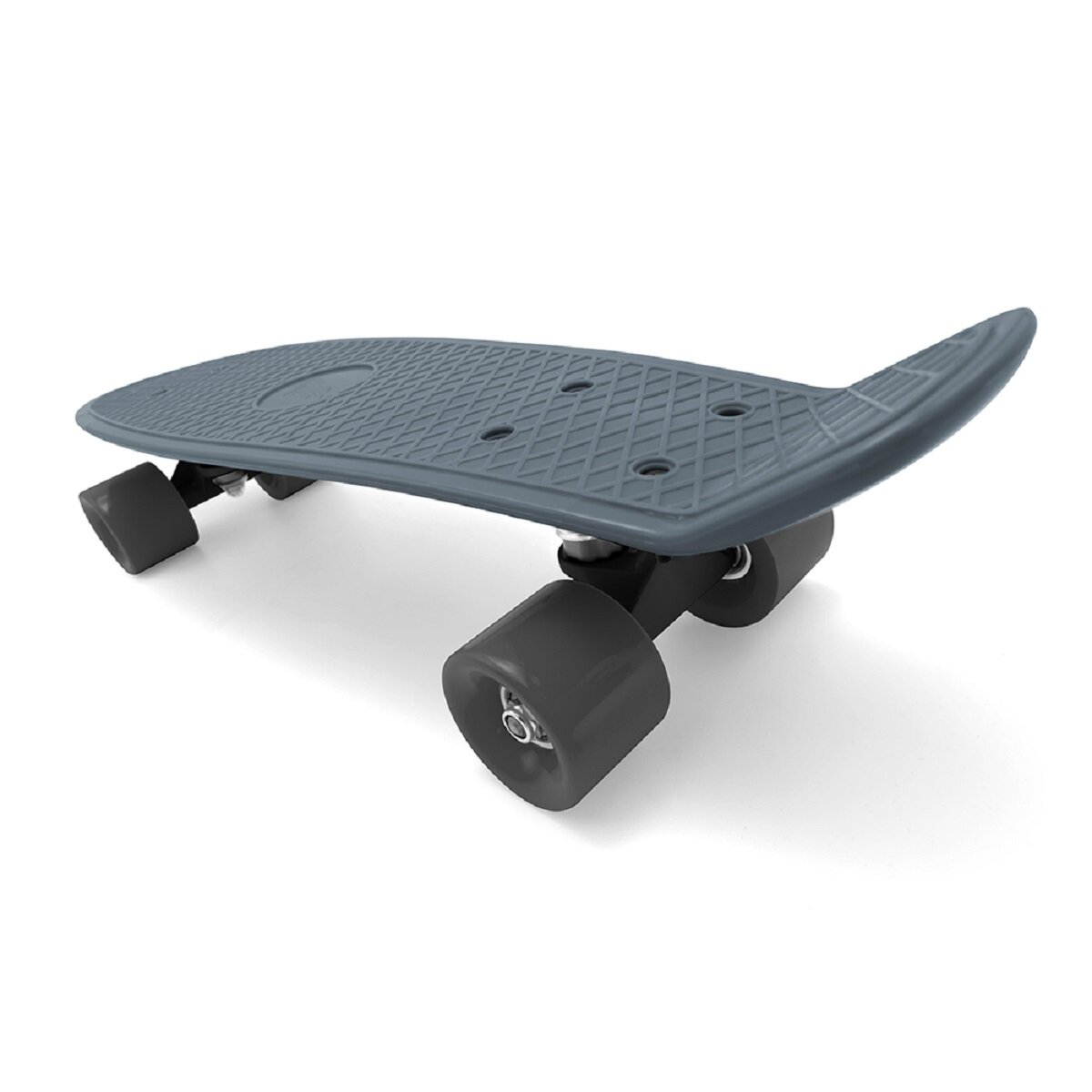 Ein graues Skateboard wird gezeigt. Das Skateboard hat vier Räder und steht auf einer weißen Oberfläche.
