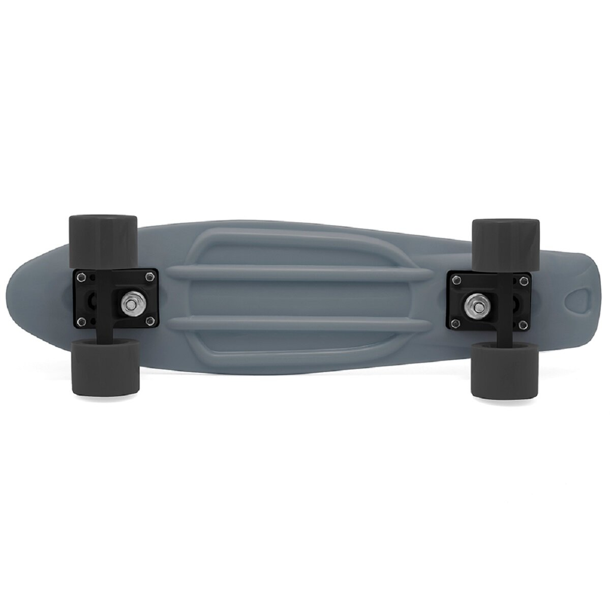 Ein graues Skateboard von unten. Es hat vier Räder und vor einem weißen Hintergrund.