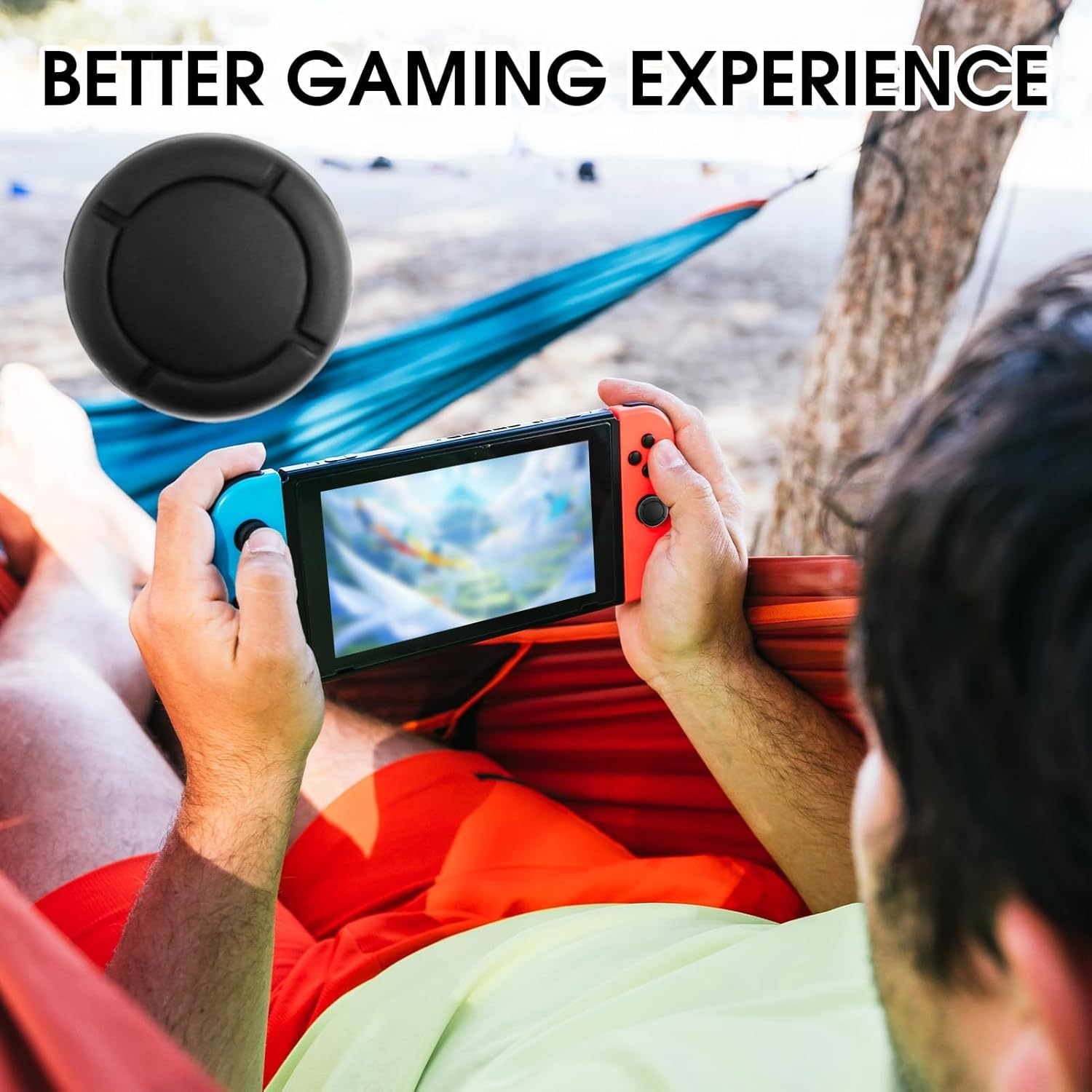 Person spielt Nintendo Switch in einer Hängematte. Schwarze Controller-Abdeckung sichtbar.