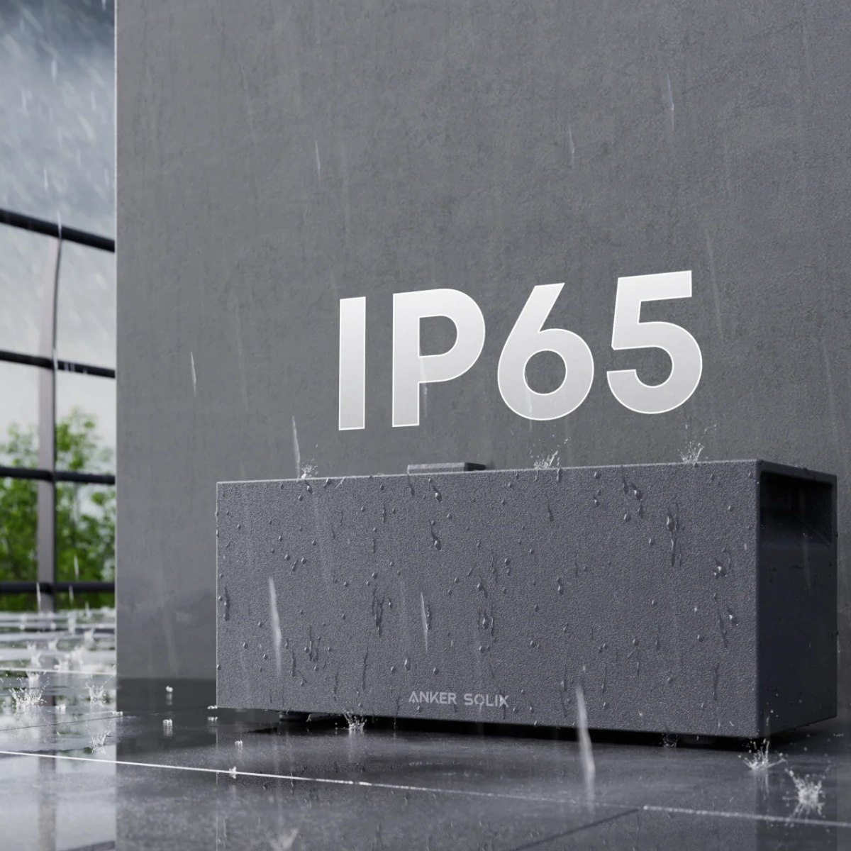 Schwarzer Lautsprecher mit dem Text 'IP65' und Wassertröpfchen, was auf Wasserbeständigkeit hindeutet.