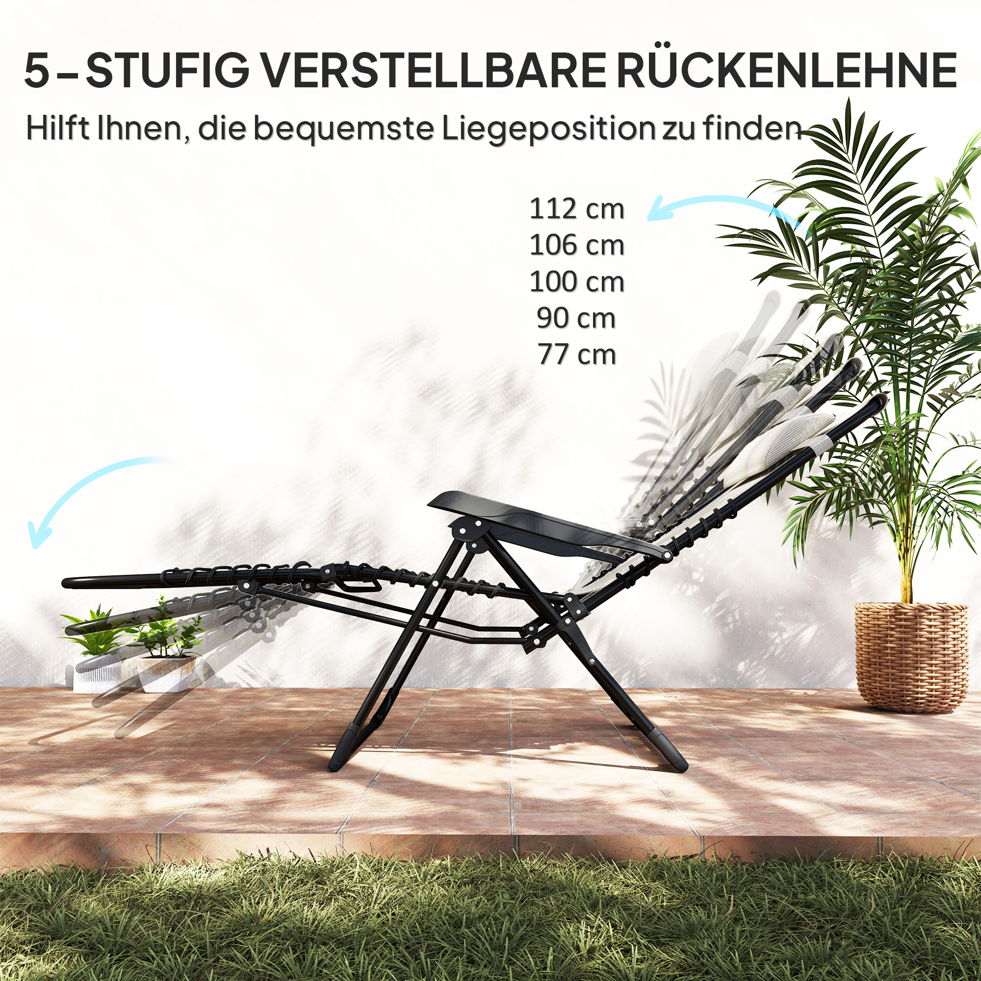 Schwarzer Liegestuhl mit mehreren Positionen. Palme im Korb rechts. Weißer Wandhintergrund.