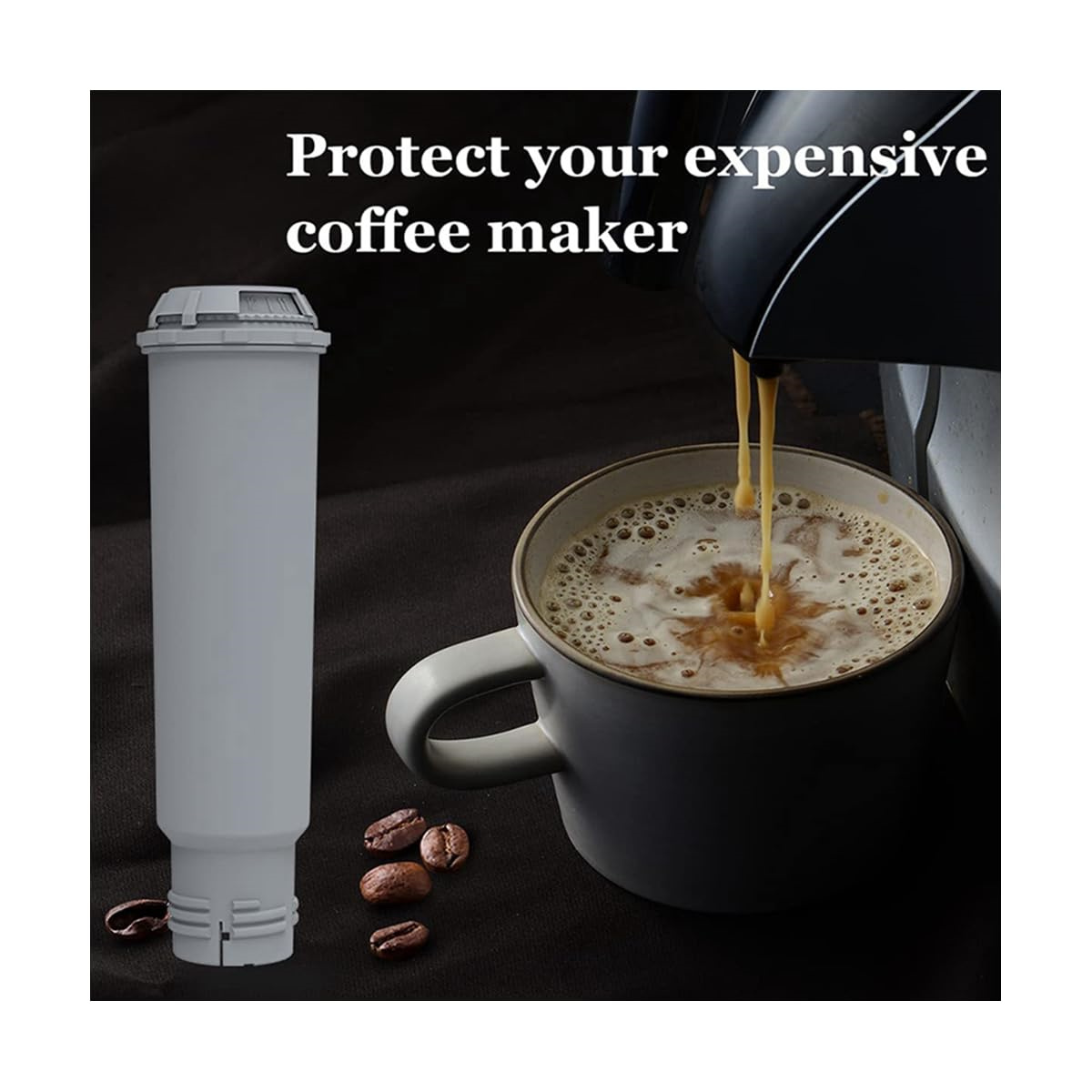 Ein Kaffeefilter neben Kaffeebohnen und einer Tasse Kaffee, mit dunklem Hintergrund.