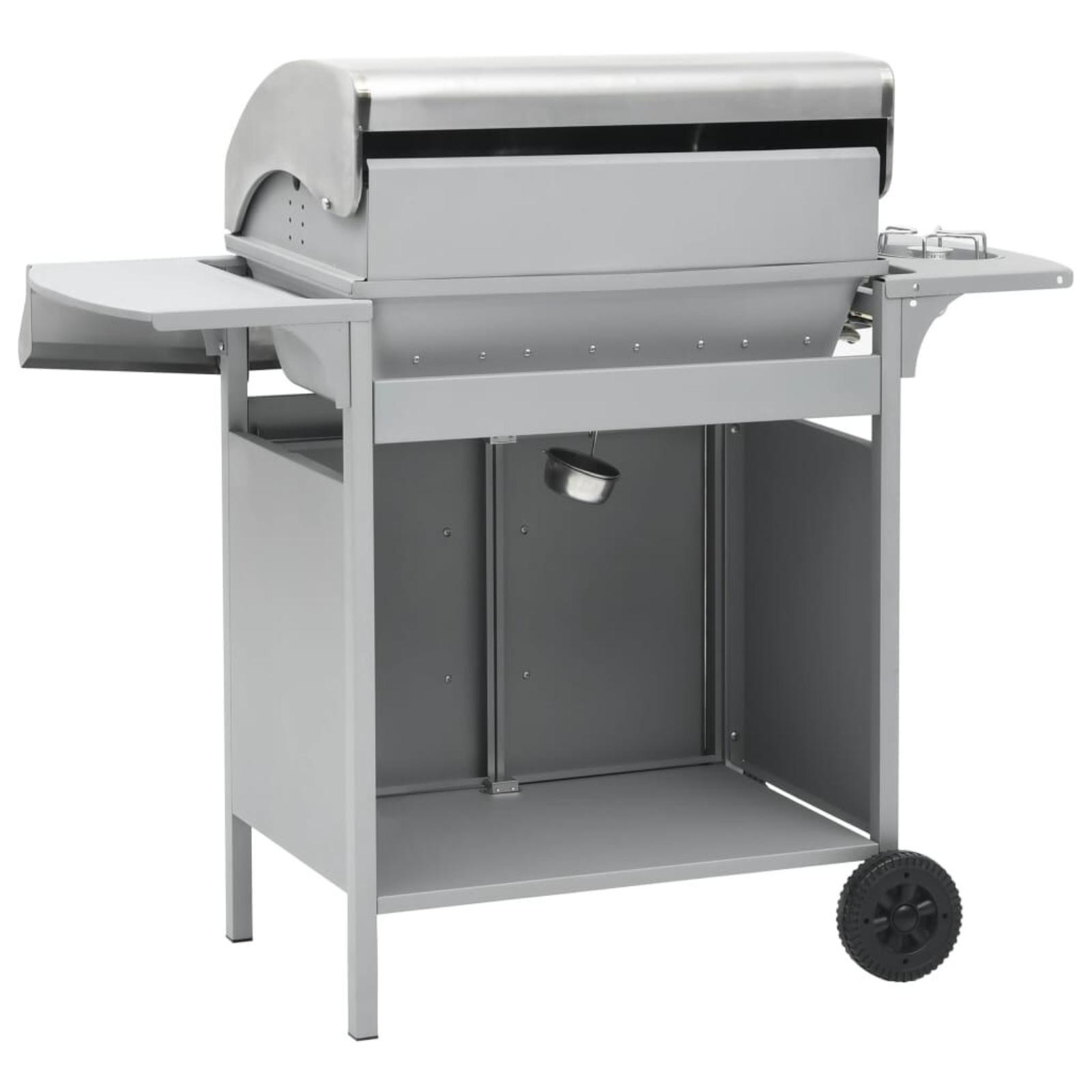 Ein grauer Außengrill mit Deckel, Beistelltisch und Rädern, isoliert auf weißem Hintergrund.