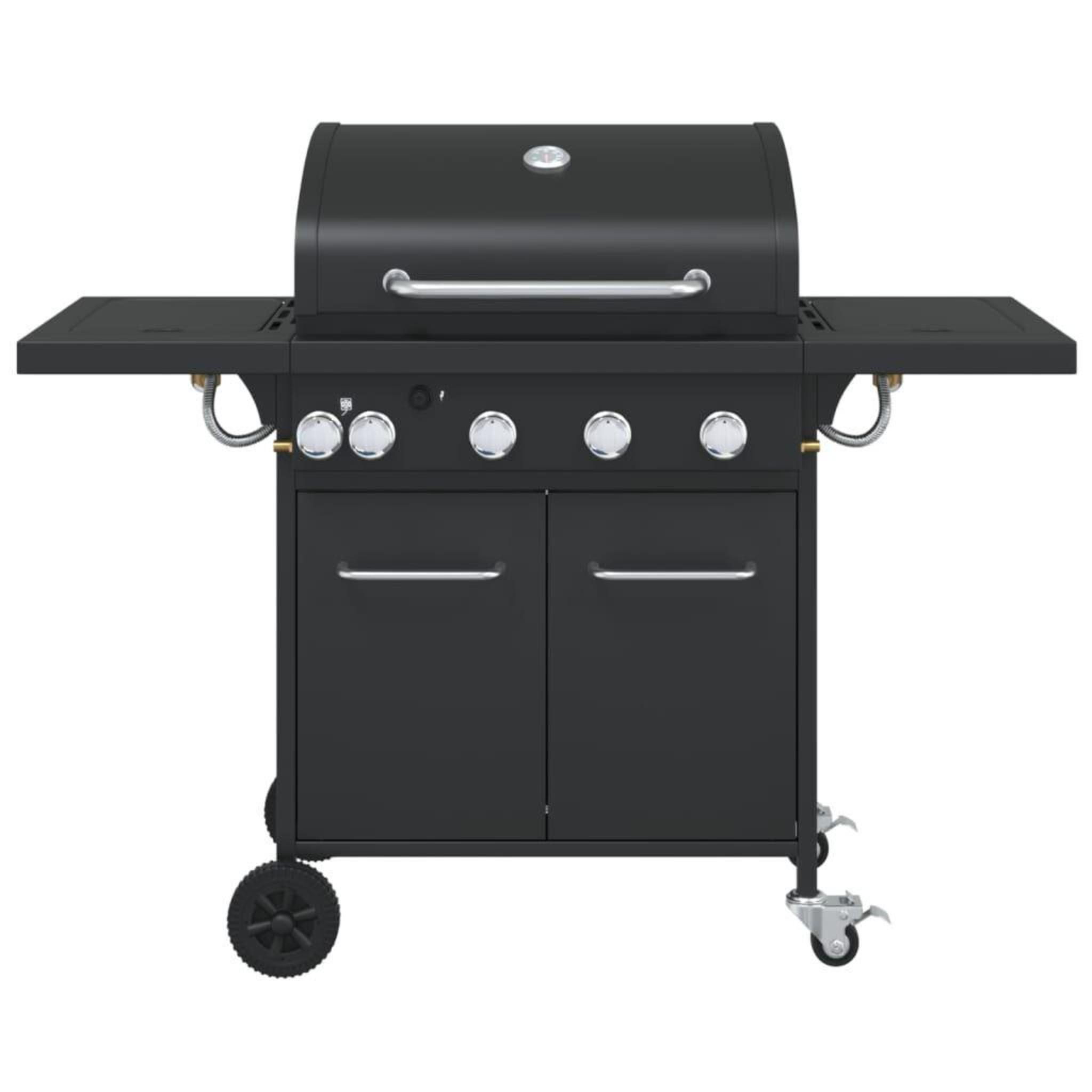 Schwarzer Grill mit Türen und Seitentischen. Hat einen Chromgriff und Knöpfe.