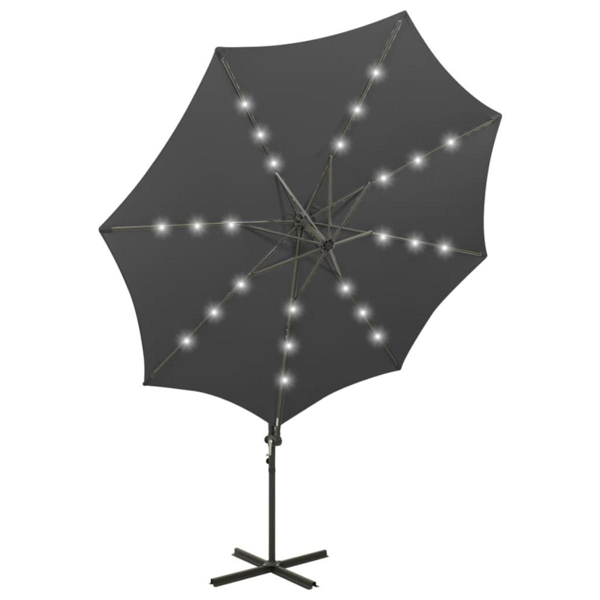 Grauer, offener Regenschirm mit Lichtern. Der Schirm ist geneigt und hat ein Kreuz.