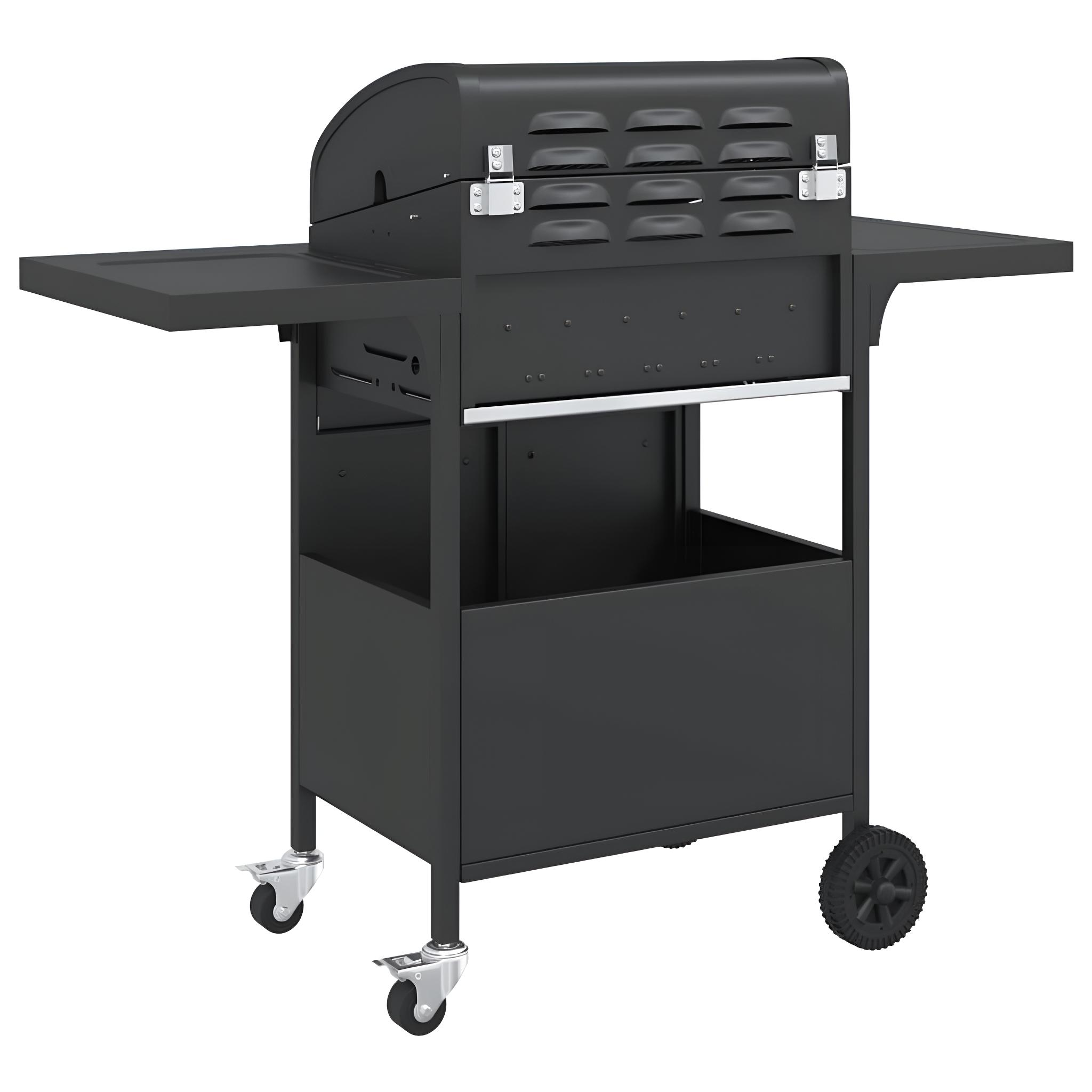 Schwarzer Außengrill mit zwei Seitenablagen und einem unteren Stauraum. Der Grill hat einen Deckel und zwei Räder.