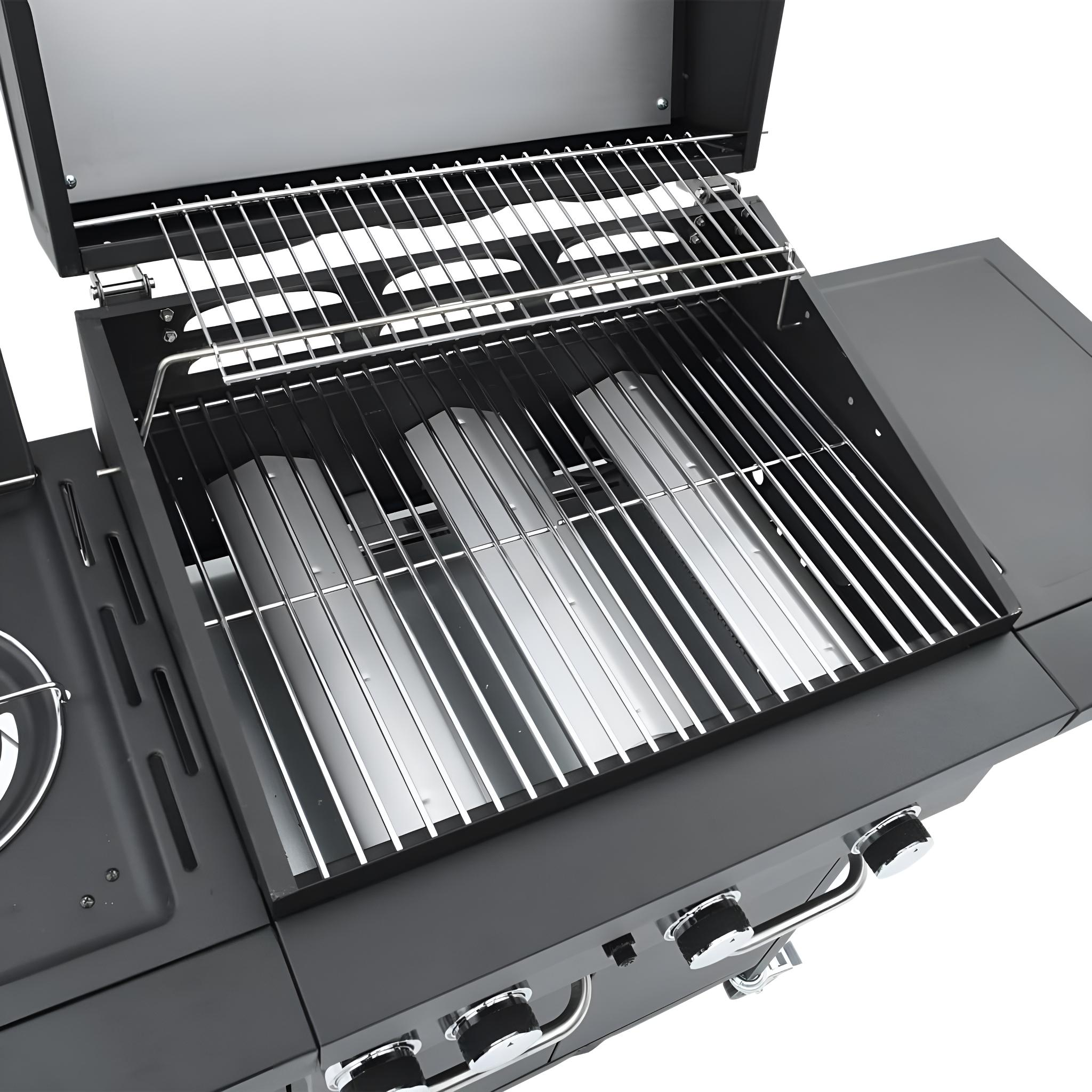 Ein schwarzer und grauer Grill mit geöffnetem Deckel, der die Kochroste und Brenner zeigt.
