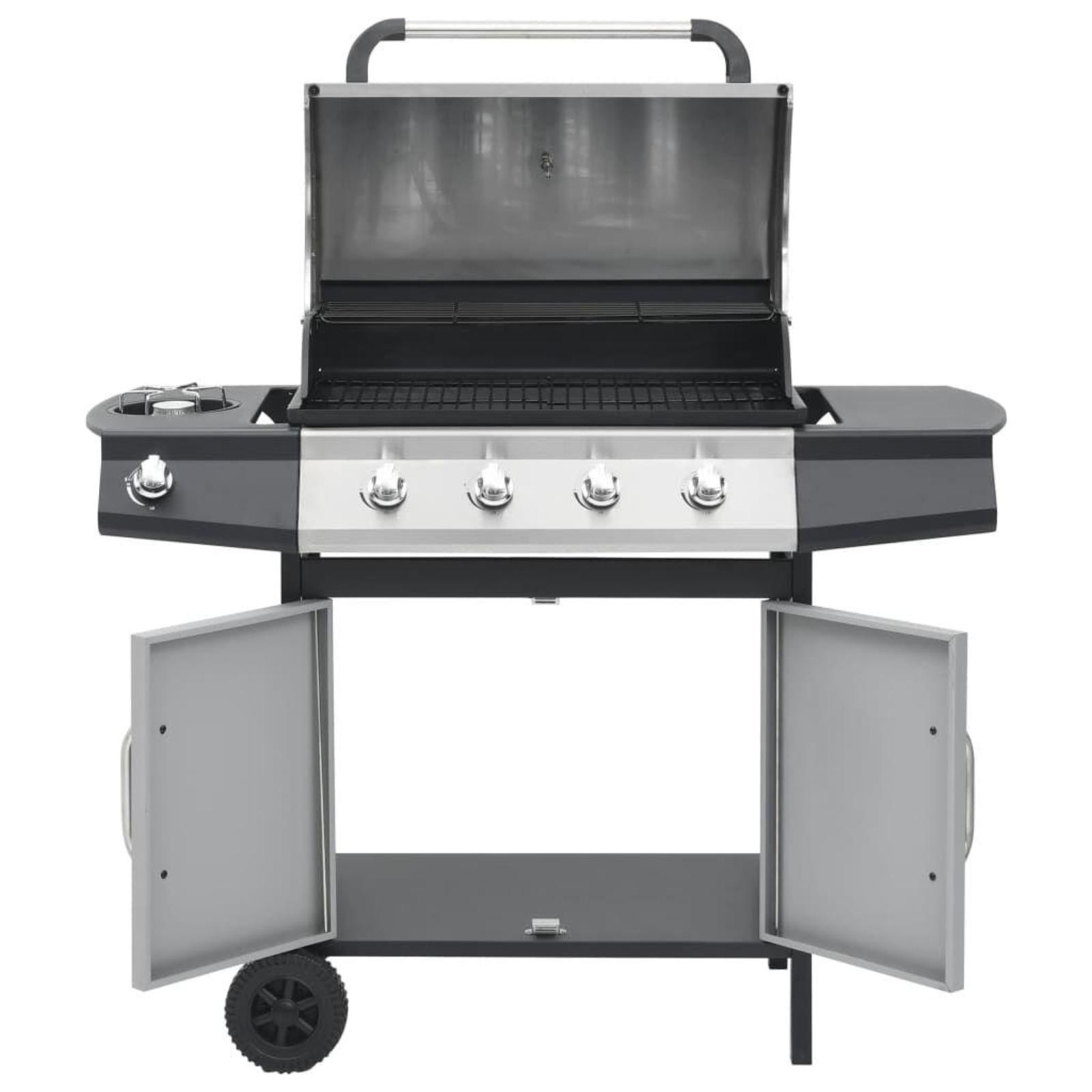 Ein schwarzer und grauer Grill mit geöffneten Türen, Kochfläche und Seitenbrenner.
