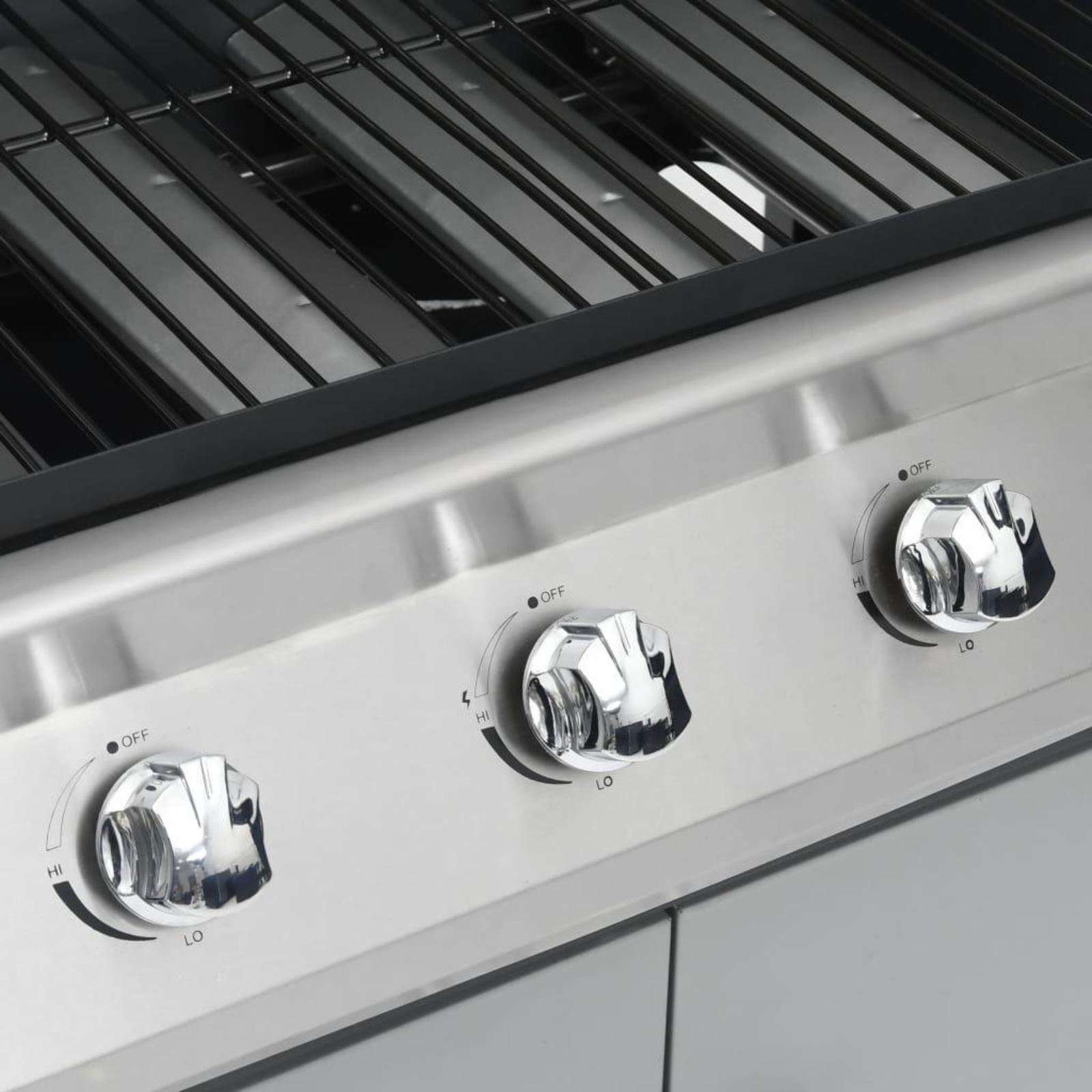 Nahaufnahme eines Grills mit Knöpfen, mit weißem Hintergrund.