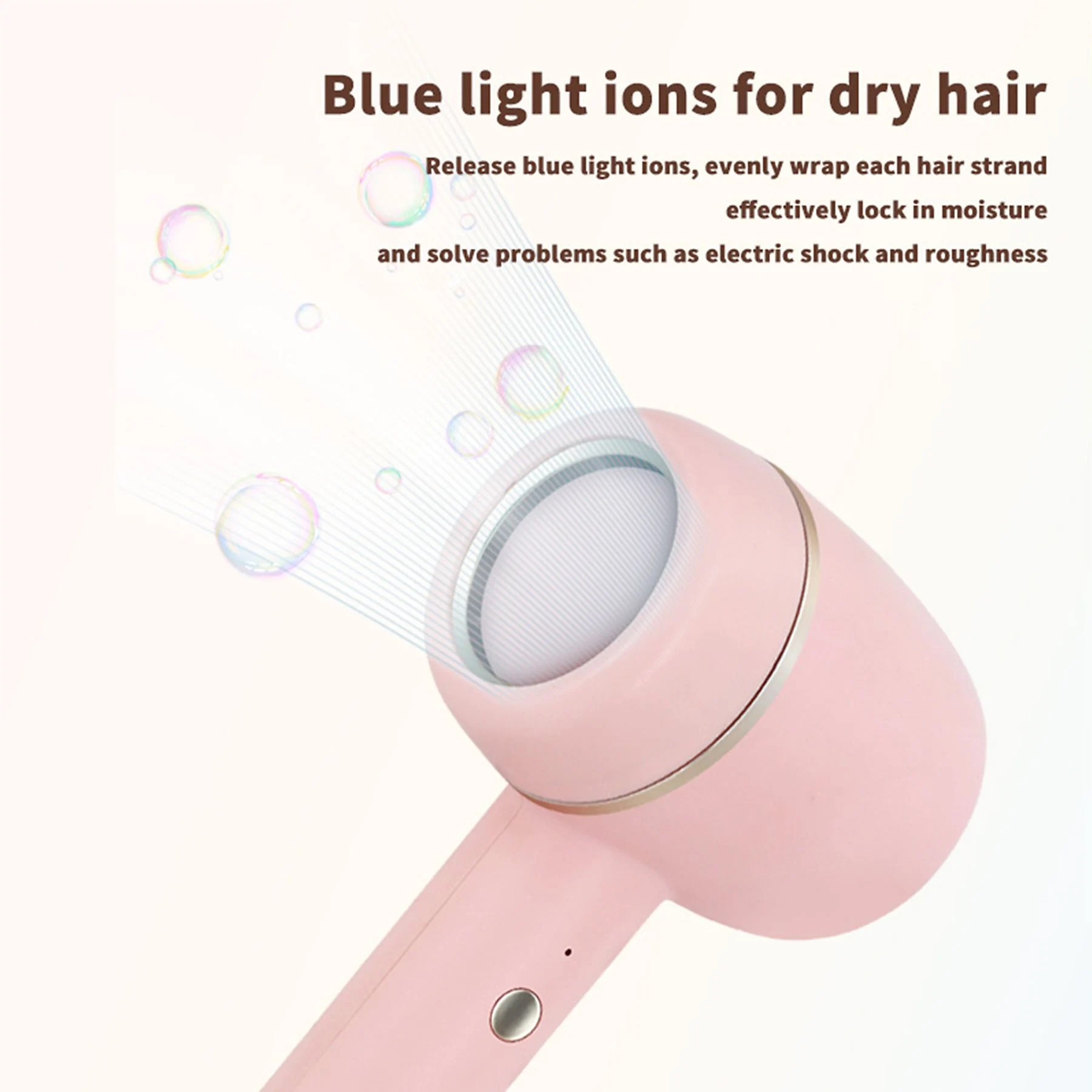 Nahaufnahme eines rosa Haartrockners. Es setzt blaue Ionen für trockenes Haar frei.