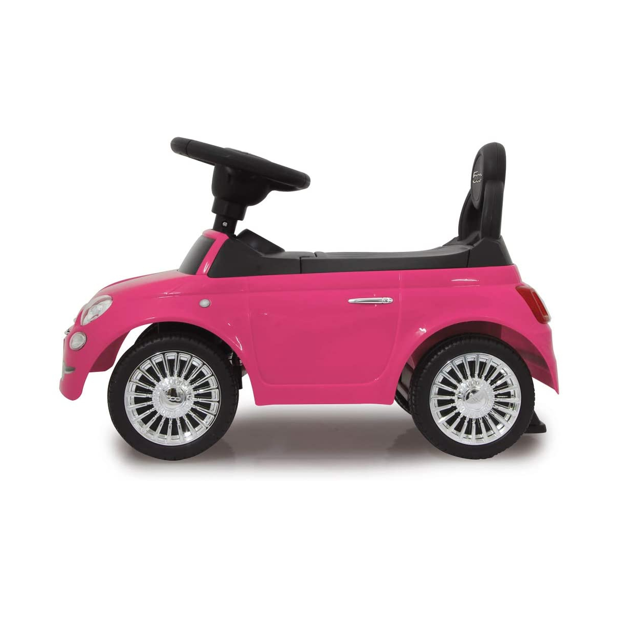 Macchina giocattolo rosa con volante nero. Le ruote sono argentate. Sfondo bianco.