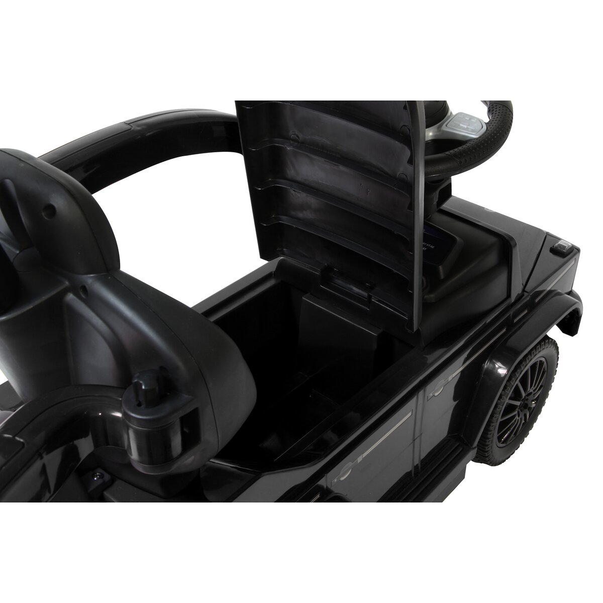 Schwarzes Spielzeugauto mit geöffnetem Dach, das einen Stauraum zeigt. Weißer Hintergrund.
