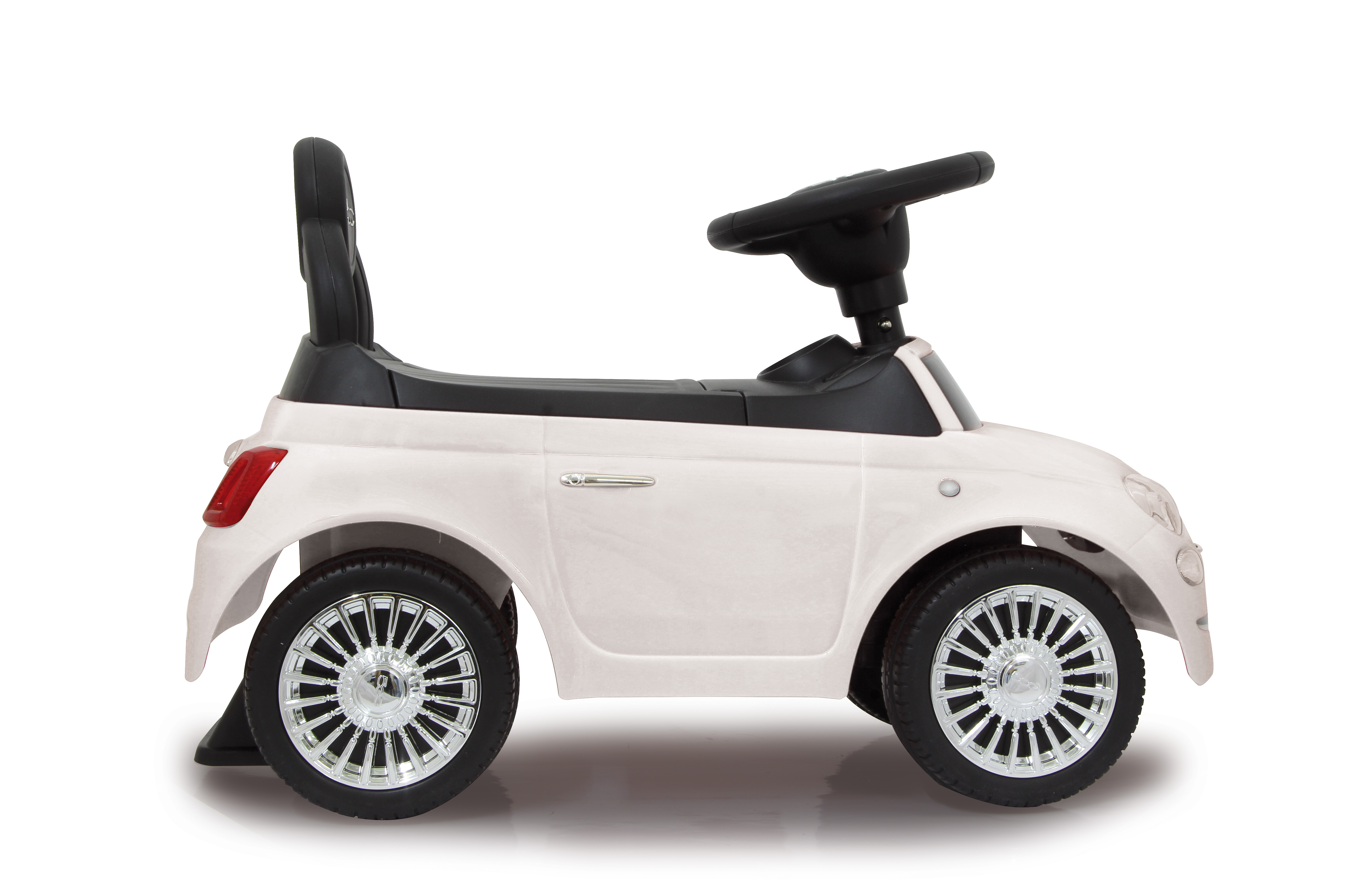 Weißes Spielzeugauto mit schwarzem Lenkrad. Das Auto hat ein "500" Logo. Es ist eine Seitenansicht des Autos.