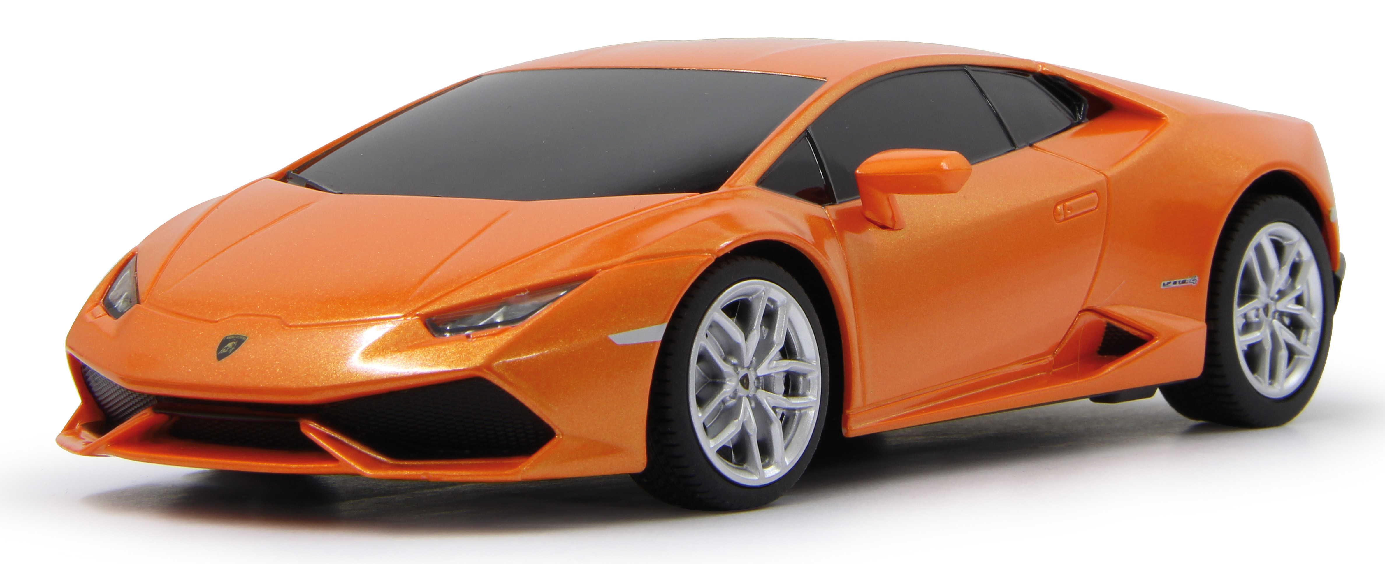 Pomarańczowy samochód zabawkowy Lamborghini Huracan. Czarne szyby. Białe tło.