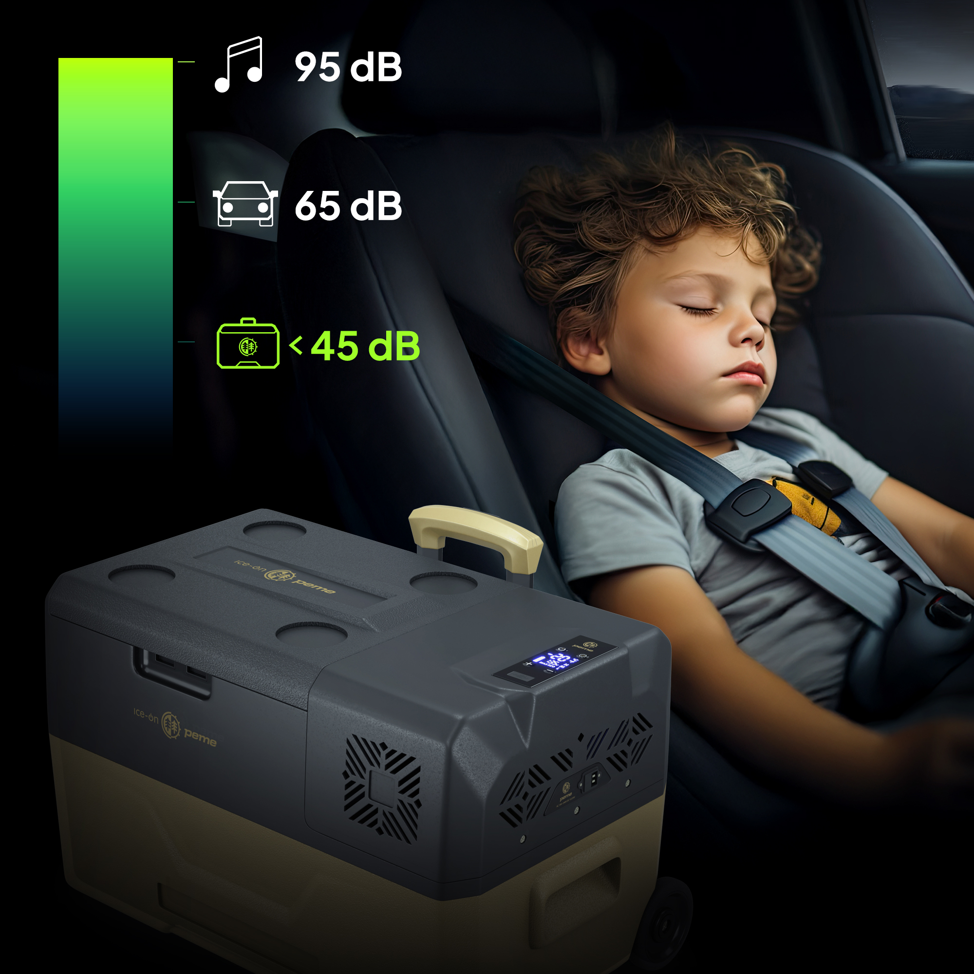 Kind schläft im Auto, neben einer Kühlbox. Geräuschpegel angezeigt. Schwarzer Autositz.