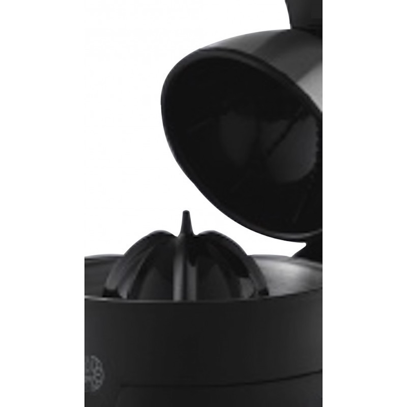 Exprimidor de cítricos negro con componentes internos. La parte superior está abierta.