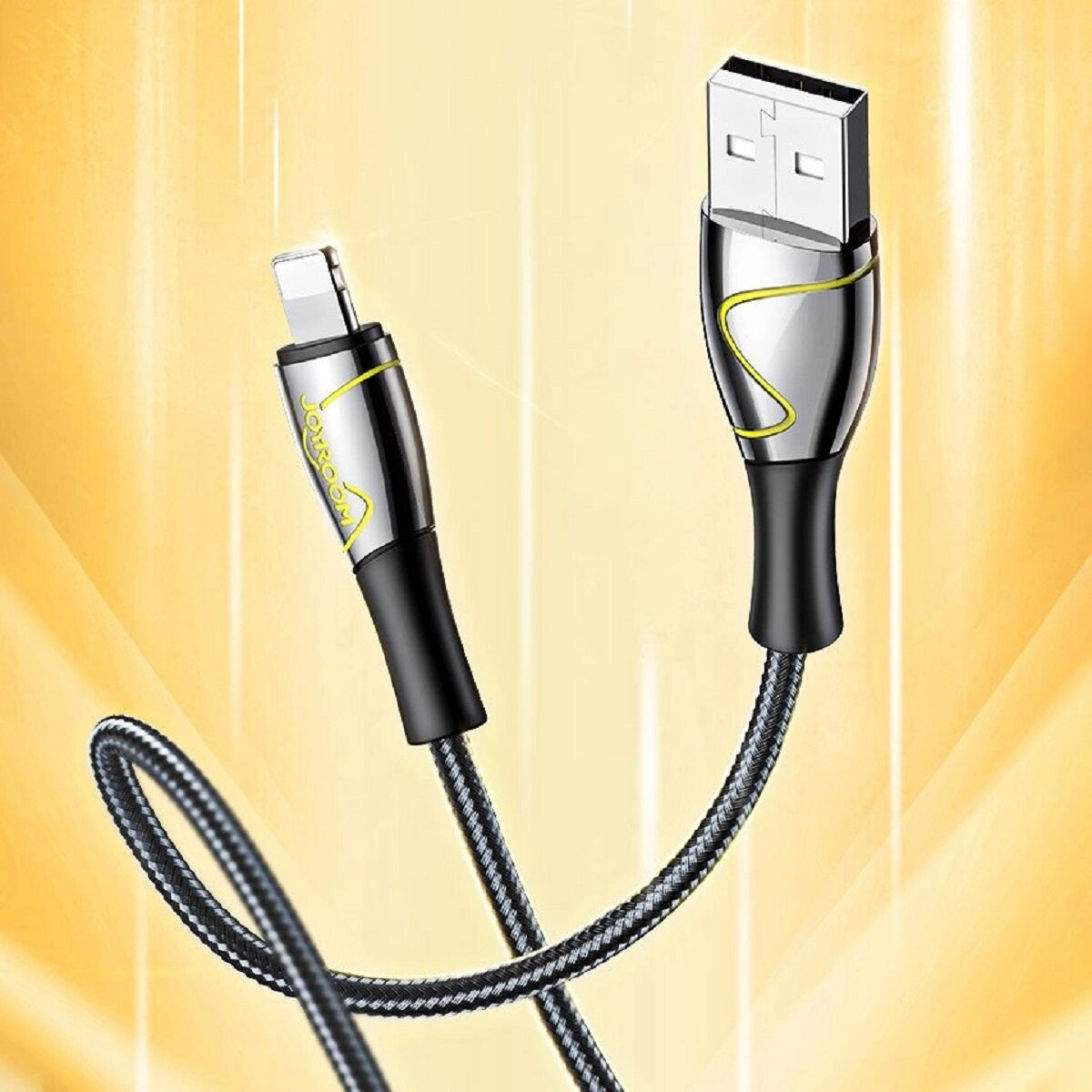 Zwei Ladekabel mit unterschiedlichen Anschlüssen auf gelbem Hintergrund.