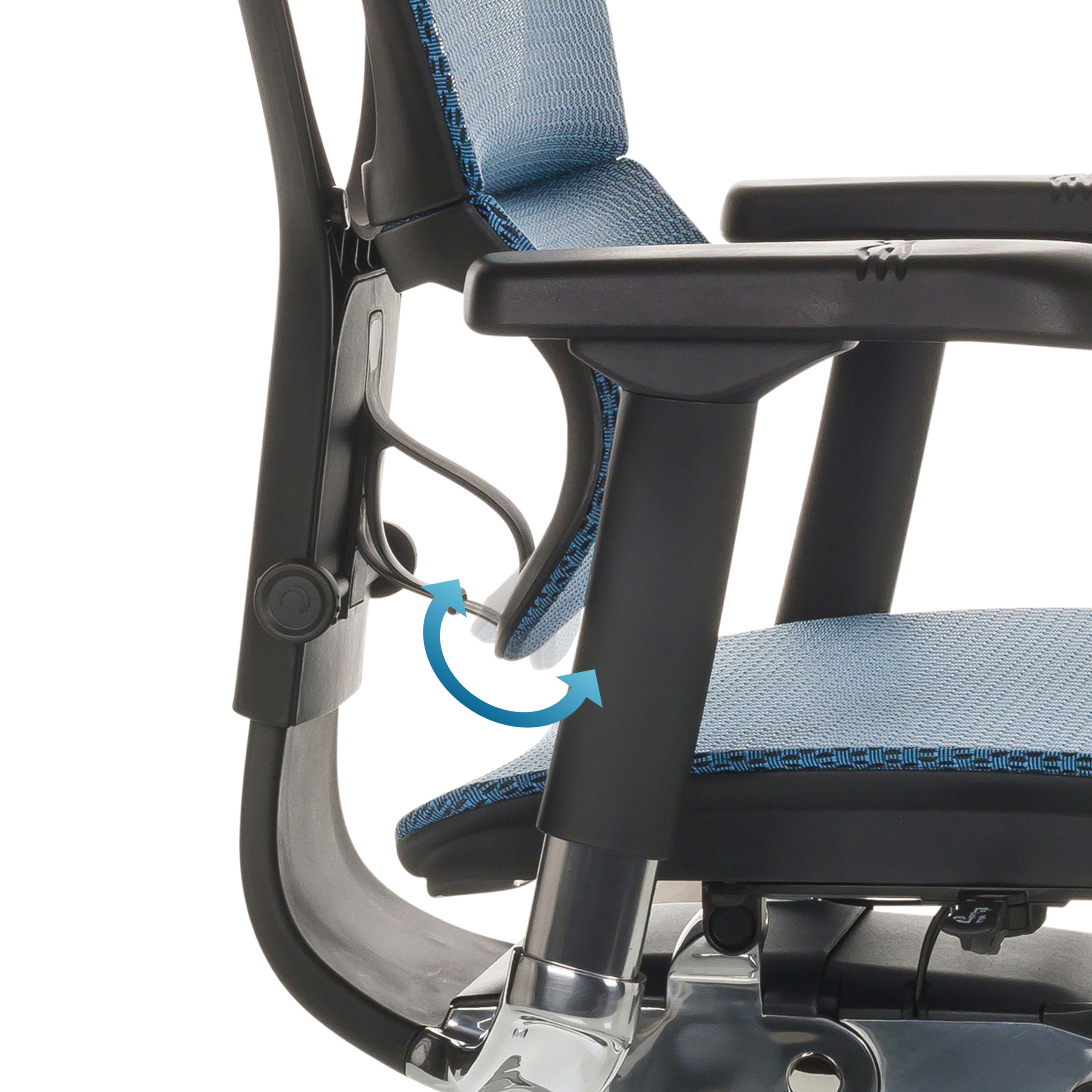 Nahaufnahme einer blauen Netz-Bürostuhl-Armlehne, die einen Verstellmechanismus zeigt. Pfeil zeigt Bewegungsrichtung.