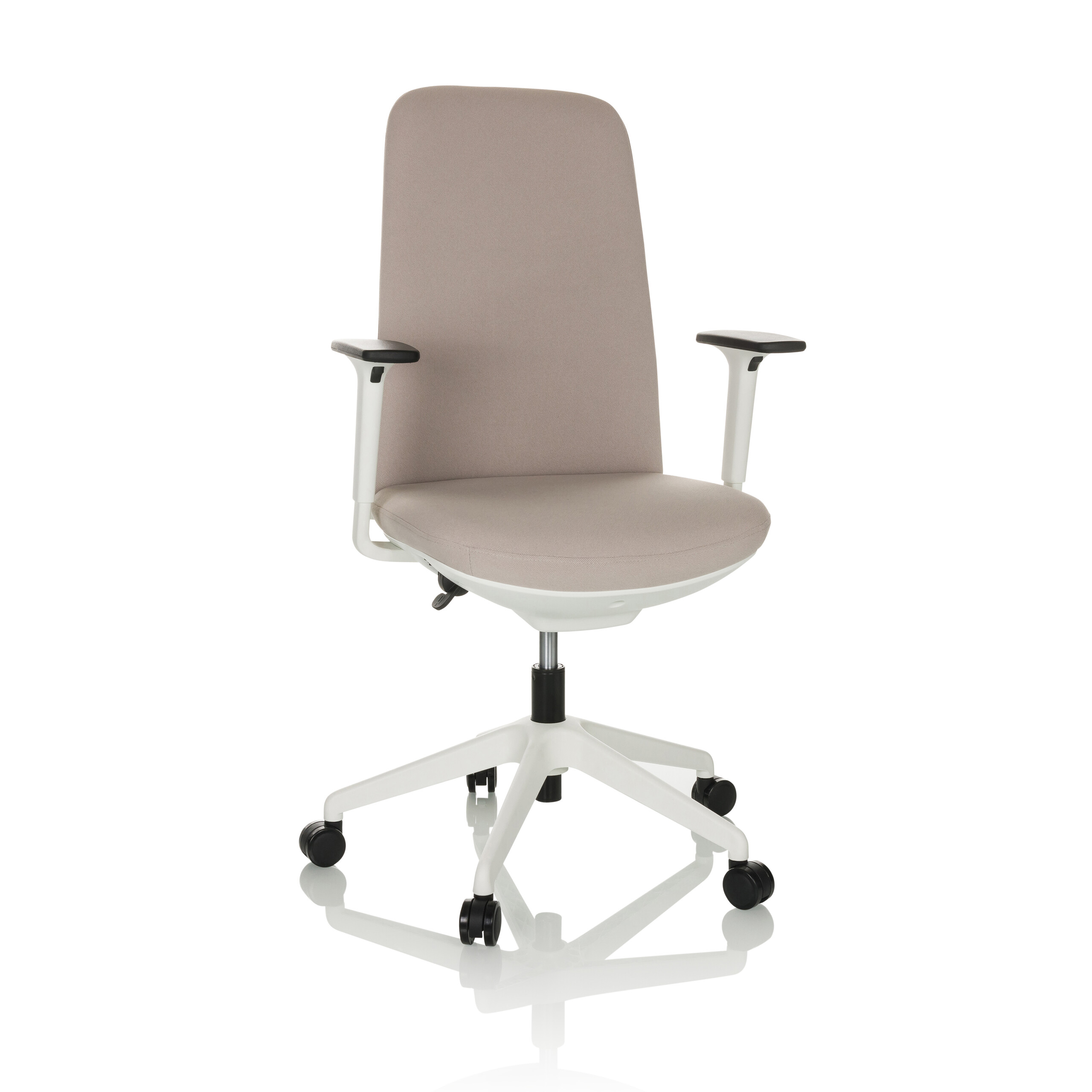 Weißer Bürostuhl mit grauem Sitz, Armlehnen und weißem Fuß mit fünf Rädern.