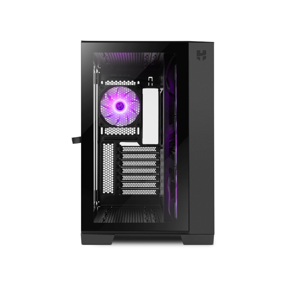 Caja de computadora negra, panel lateral transparente, iluminación interior púrpura y ventilador.