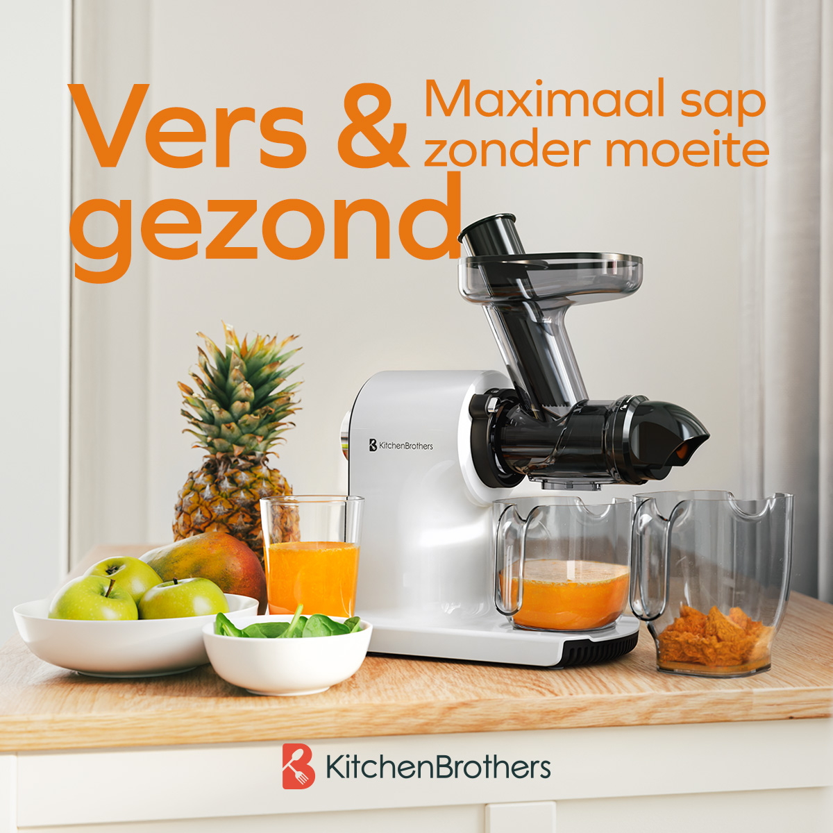 Juicer with fruits, juice, and pulp. Text in Dutch says "Fresh and healthy." White background.