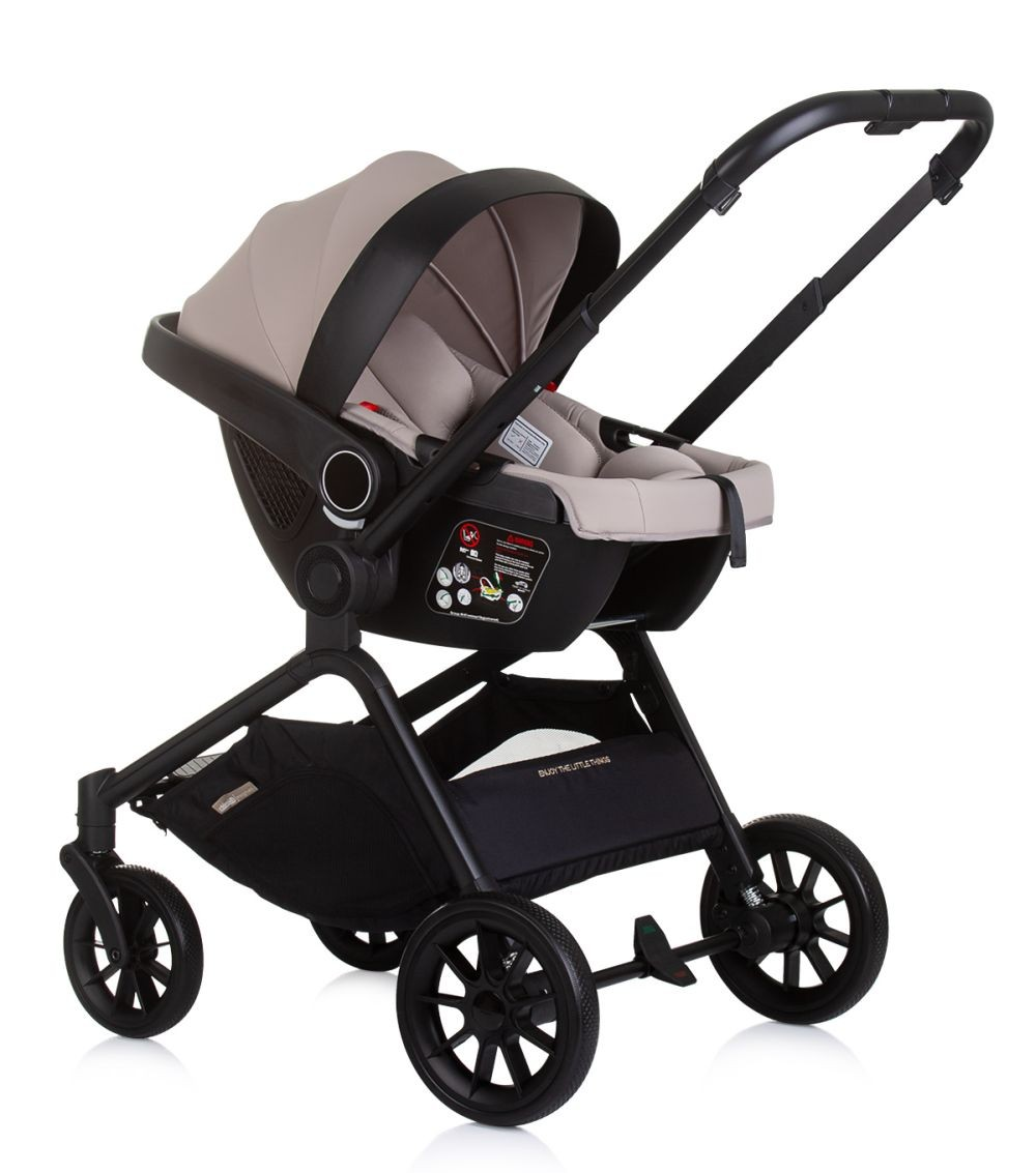 Beige und schwarzer Autositz auf schwarzem und grauem Kinderwagen.