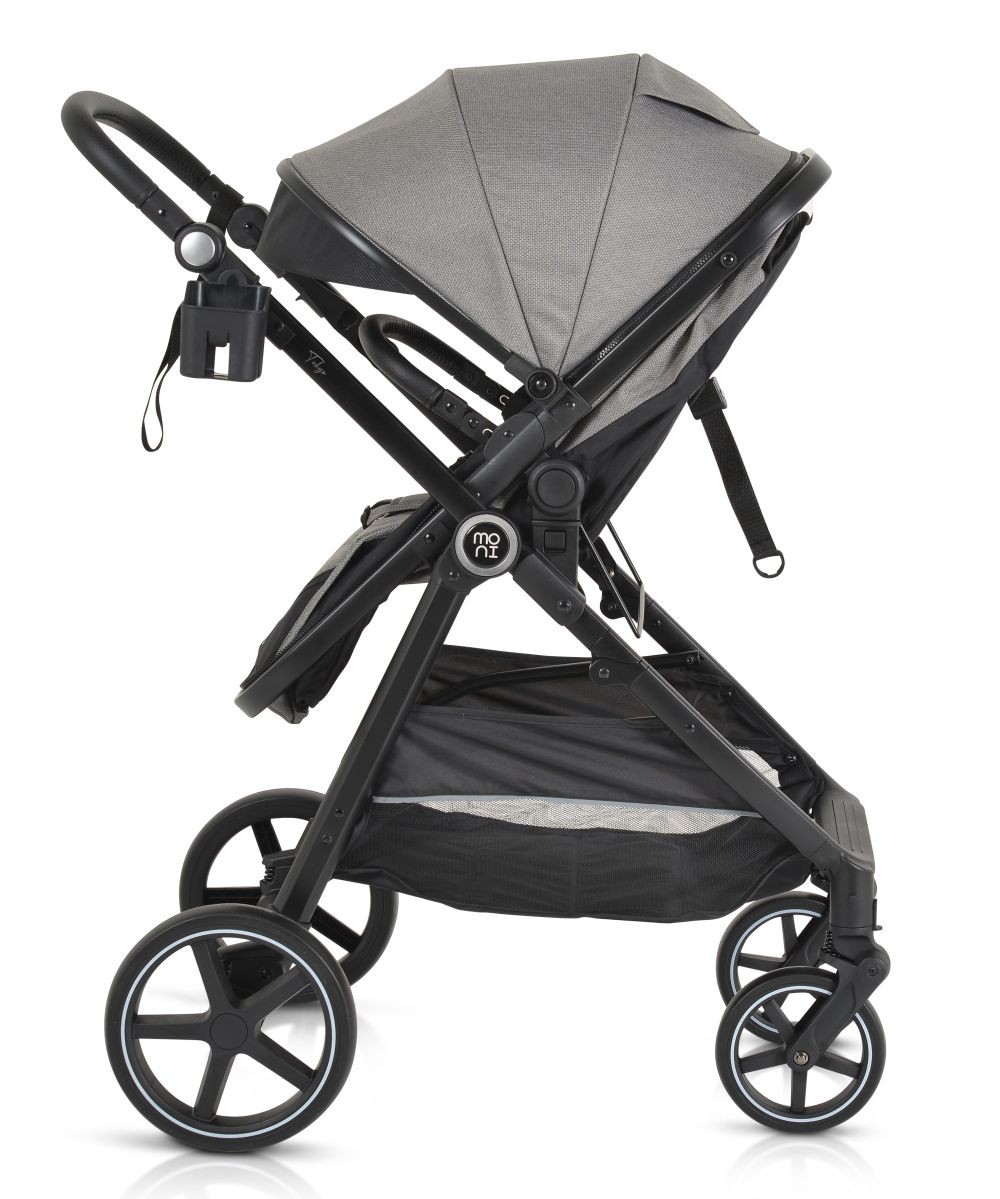 Ein grauer und schwarzer Kinderwagen mit vier Rädern und einem Getränkehalter.