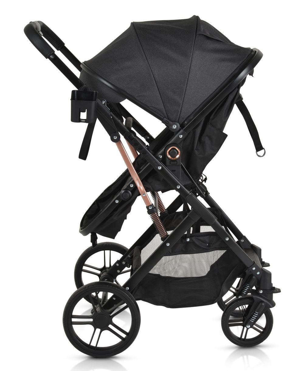 Schwarzer Kinderwagen, Seitenansicht. Goldener Rahmen. Weißer Hintergrund.
