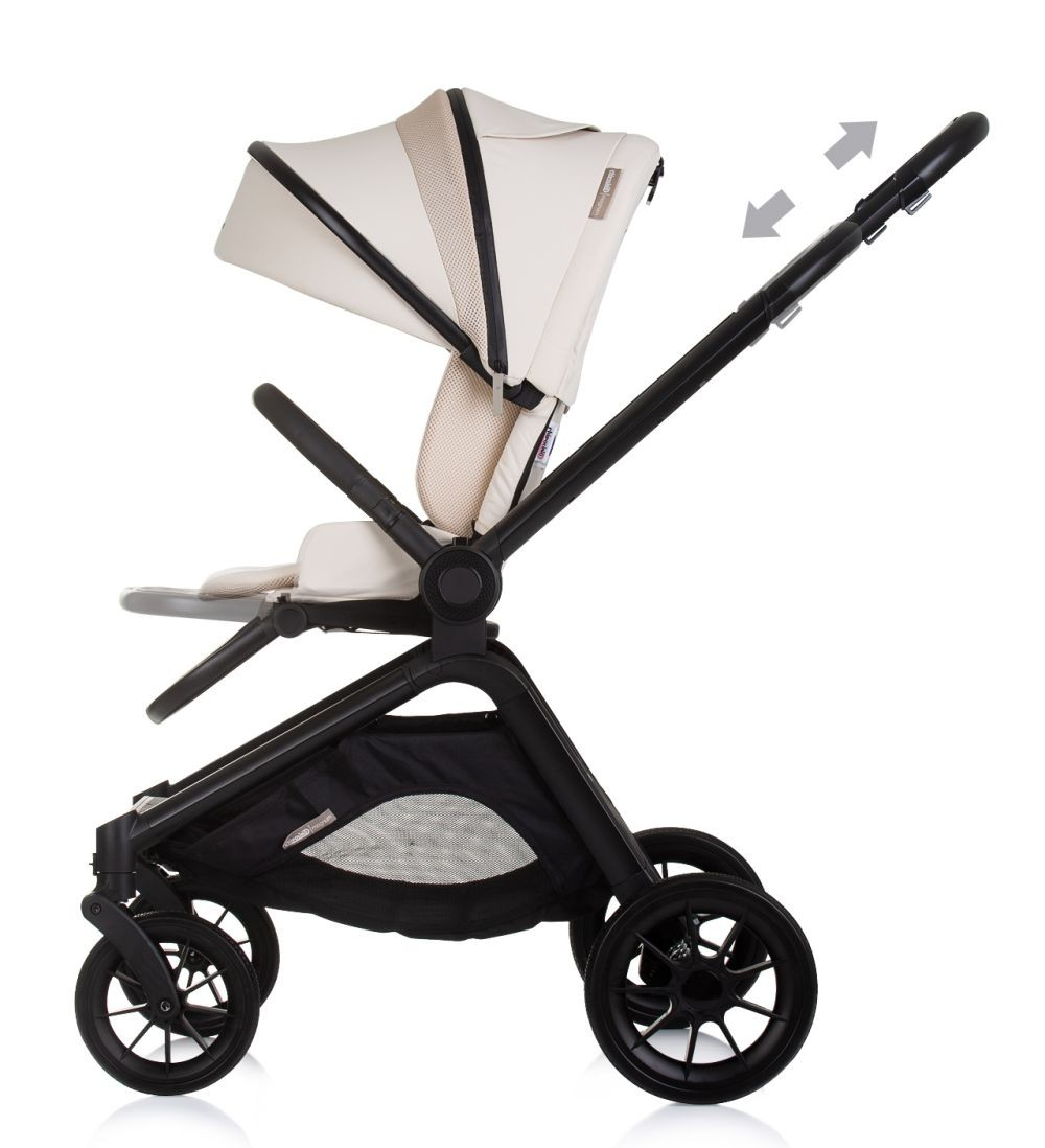 Kinderwagen mit verstellbarem Griffwinkel und Sitz mit weißem Hintergrund.