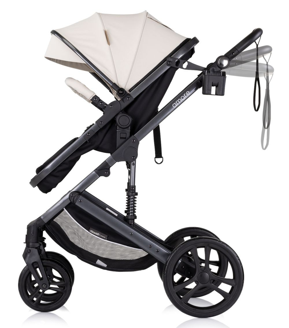 Cremefarbener Kinderwagen mit schwarzem Rahmen, Verdeck oben, Seitenansicht.