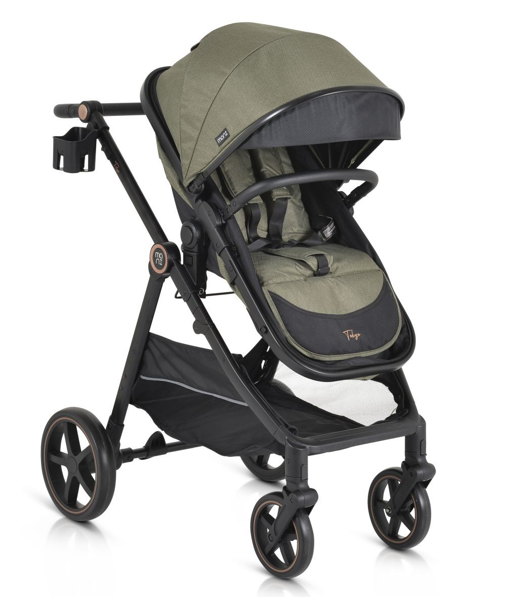 Olivgrüner Kinderwagen mit schwarzem Rahmen, Seitenansicht.