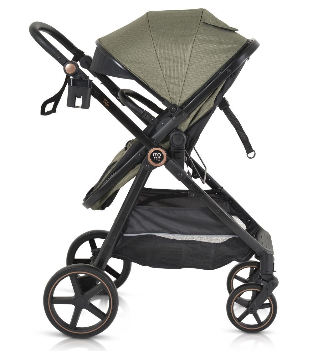 Olivgrüner Kinderwagen auf weißem Grund. Der Kinderwagen hat einen schwarzen Rahmen und Räder.