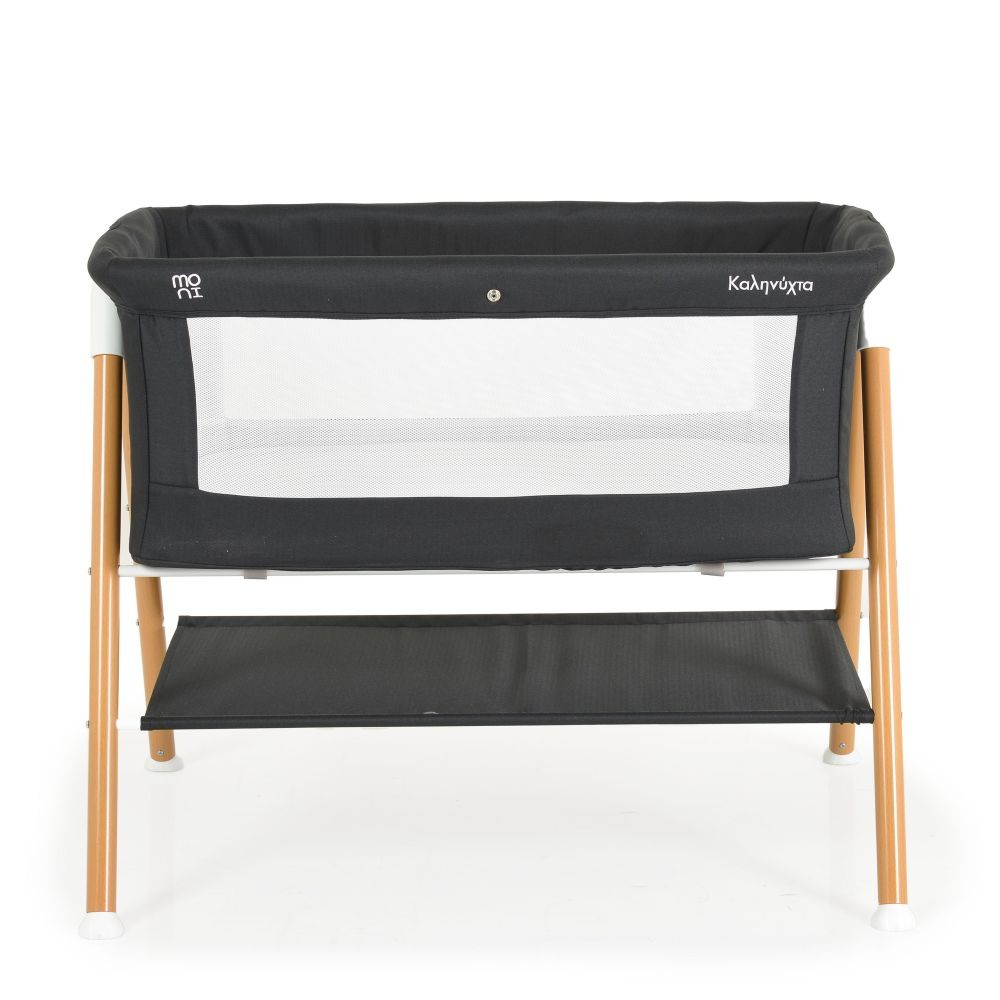 Cuna negra con malla blanca, patas de madera y estante. Fondo blanco.