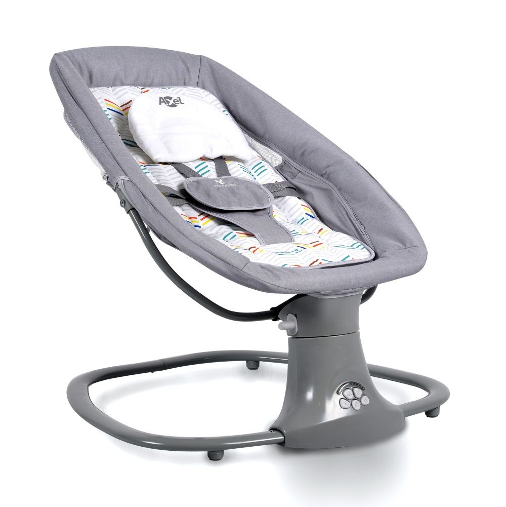 Mecedoras para bebés grises con reposacabezas blanco, asiento estampado y base gris. Aisladas en blanco.