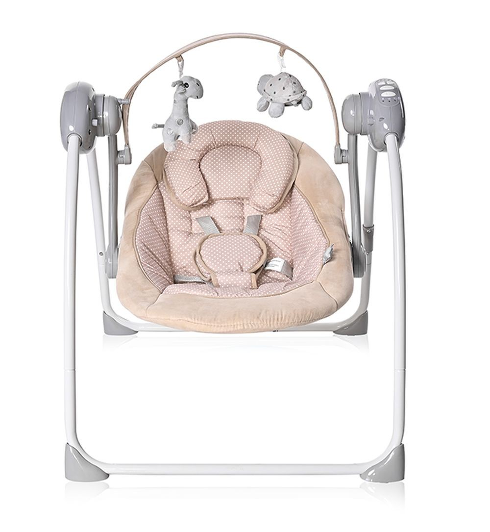 Columpio para bebés con asiento beige, marco blanco y juguetes colgantes: jirafa y tortuga. Detalles grises a los lados.