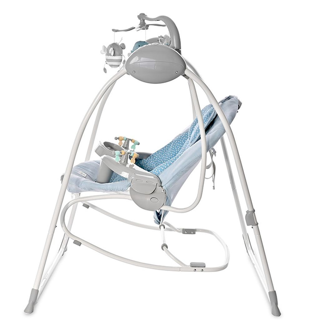 Babyschaukel, blauer Sitz, weißer Rahmen. Spielzeug hängt darüber, graue Details.