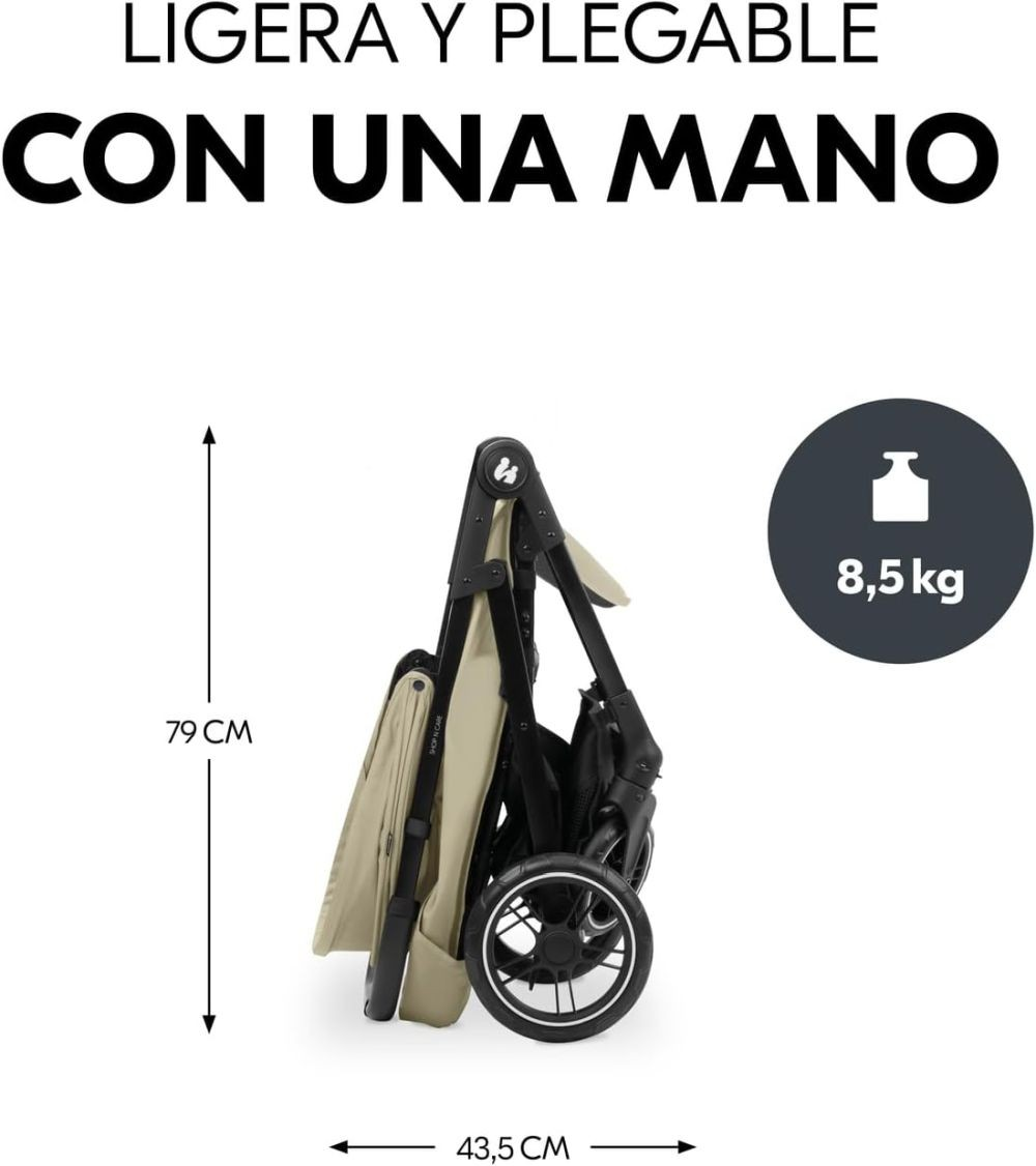Cochecito beige plegado. Muestra dimensiones en cm y peso en kg: 8,5 kg. Texto en español.
