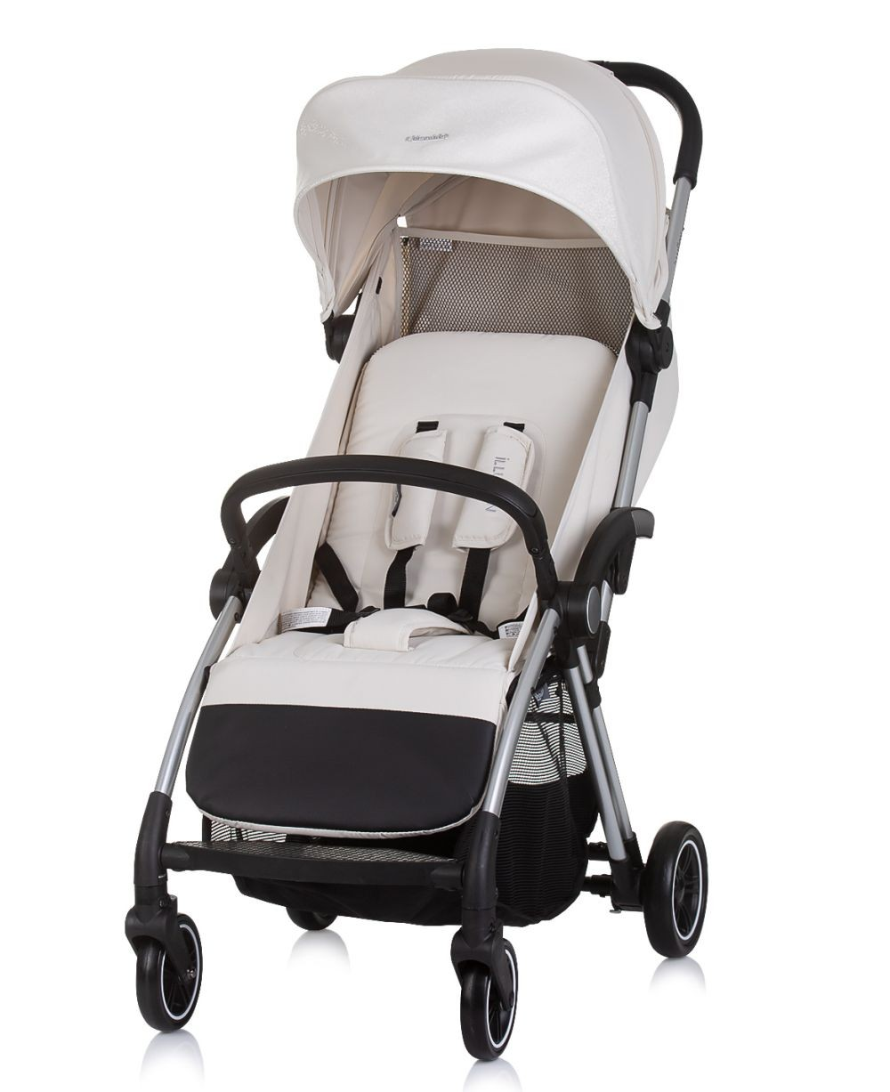 Cremefarbener Kinderwagen mit schwarz-silbernem Rahmen, schwarzen Akzenten und weißem Hintergrund.