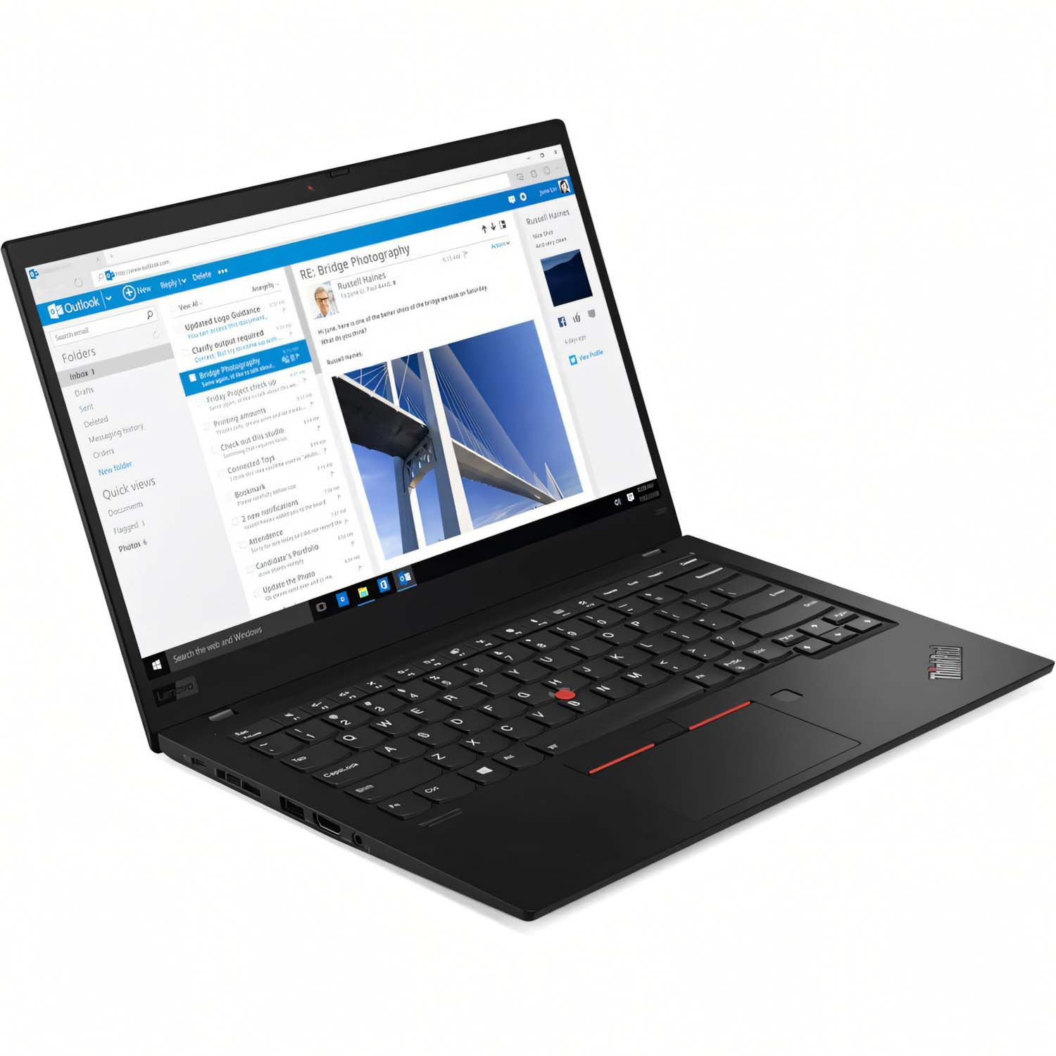 Lenovo ThinkPad negro sobre fondo blanco. Abierto con correo Outlook. Teclado y pantalla visibles.