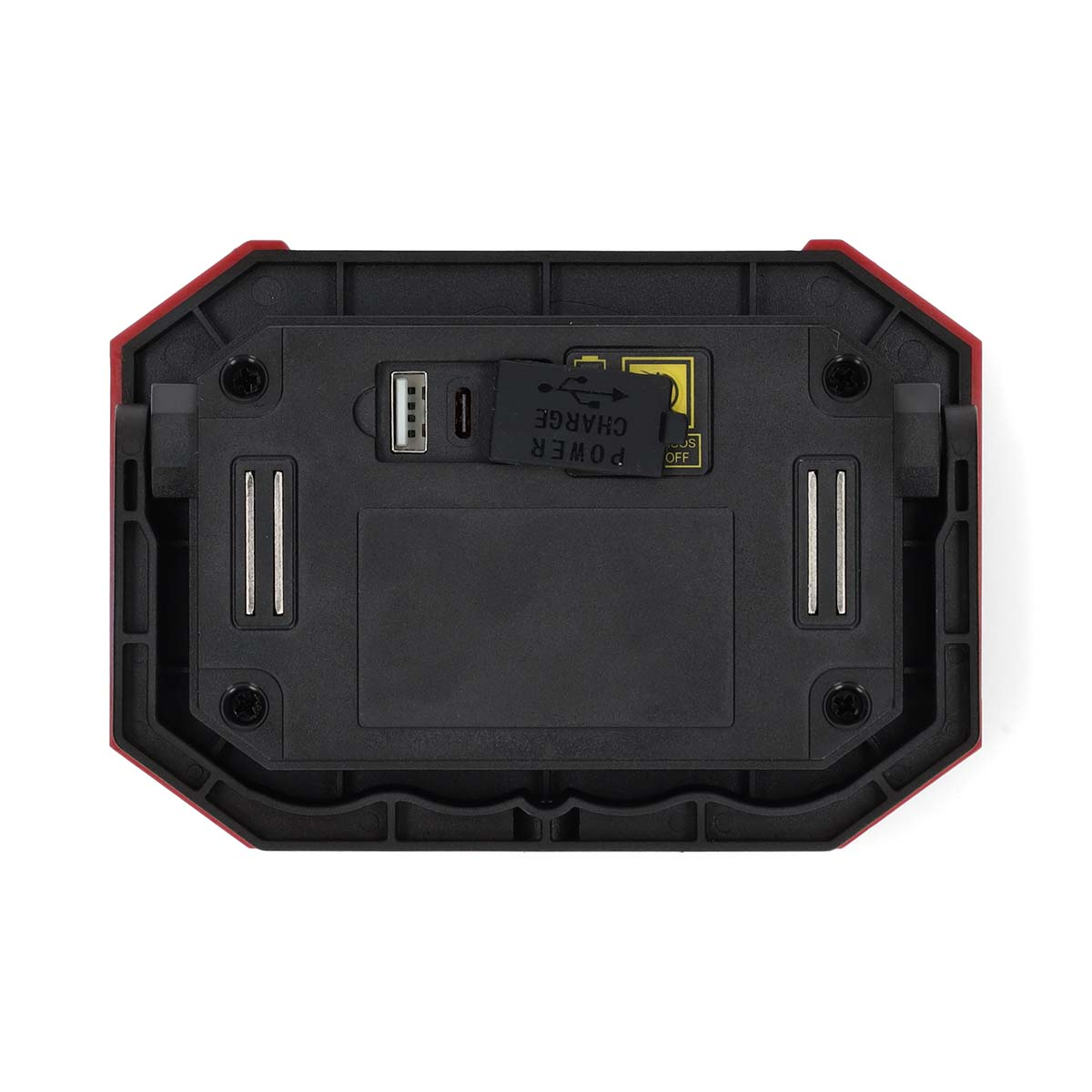 Zwarte en rode powerbank, onderaanzicht. USB-poort, oplaadpoort en aan/uit-schakelaar zichtbaar.