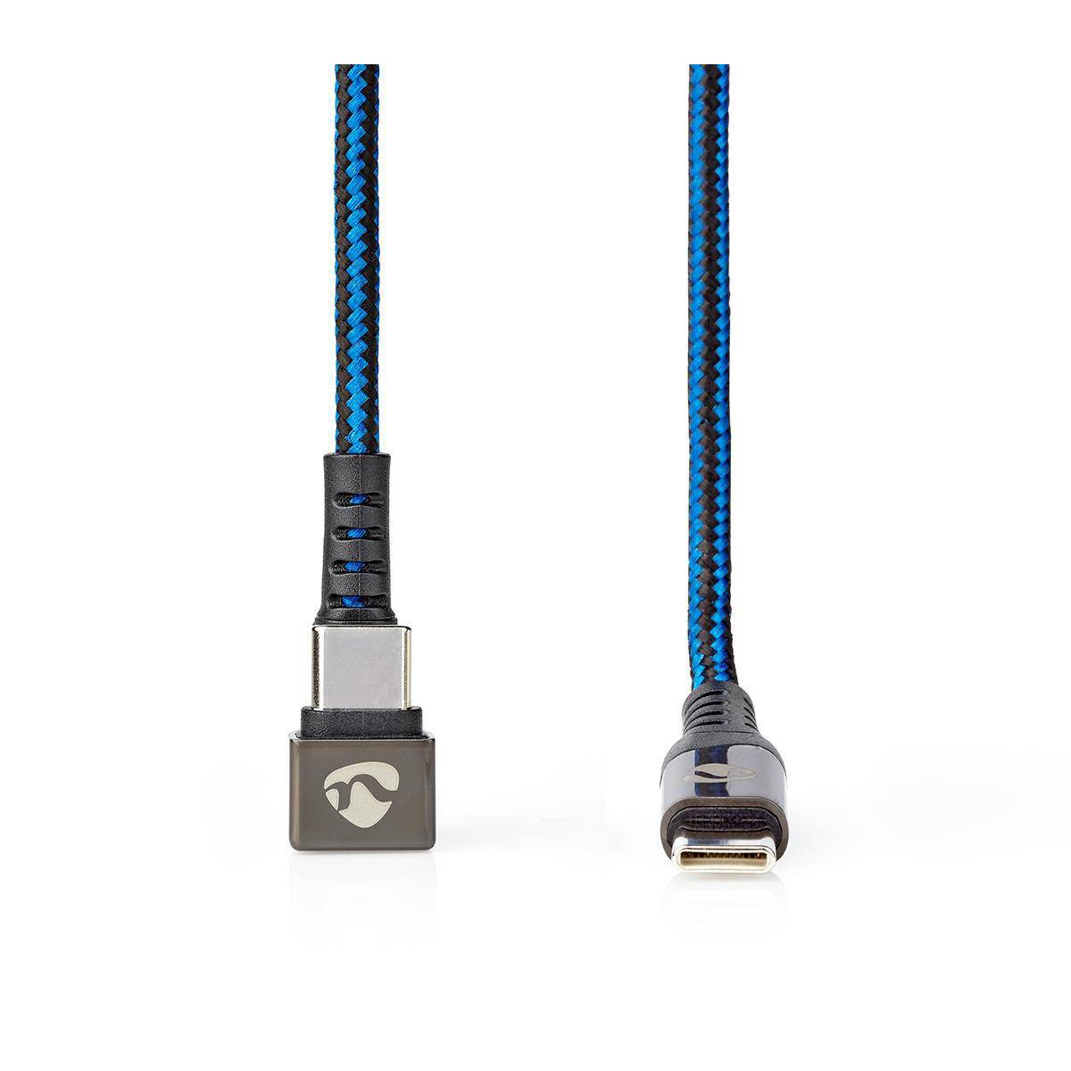 Cavo USB-C con un design intrecciato nero e blu. I connettori sono argentati e neri.