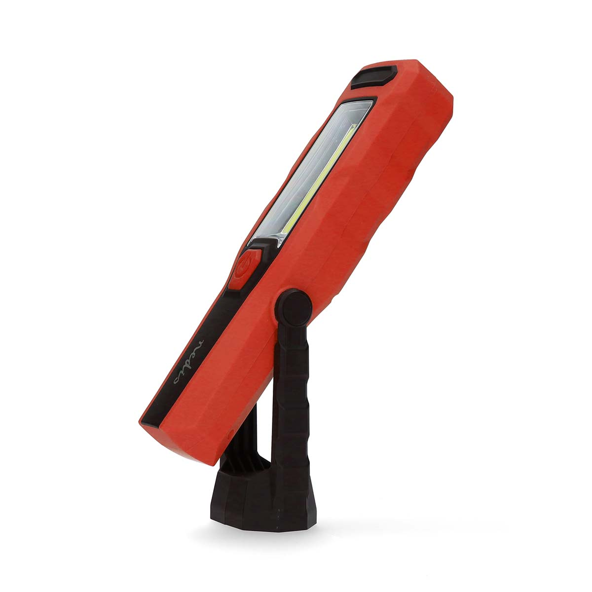 Rood werklampje op wit. Het licht heeft een zwarte handgreep en een zwarte standaard.