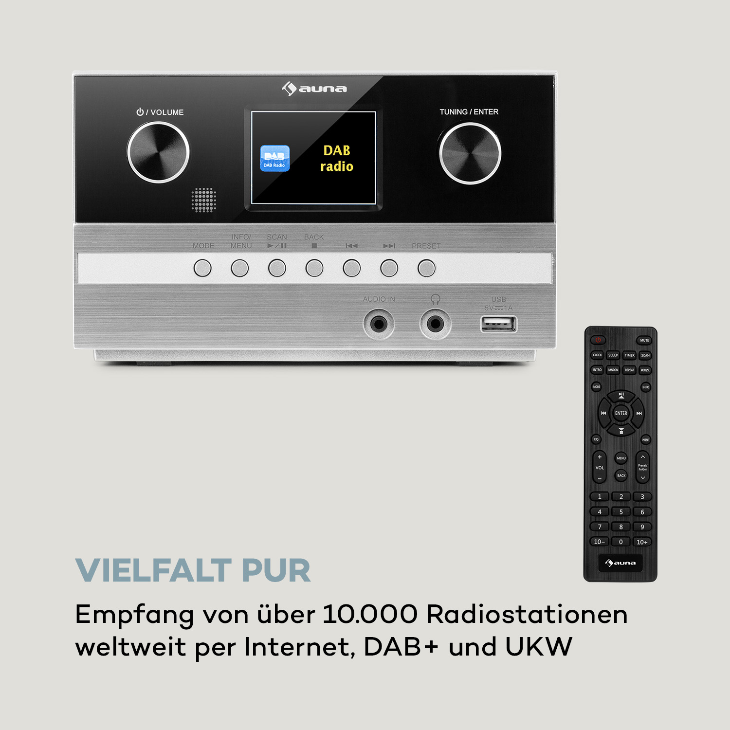 Ein silbernes und schwarzes Radio mit Fernbedienung, das DAB-Radio-Infos auf dem Bildschirm anzeigt.