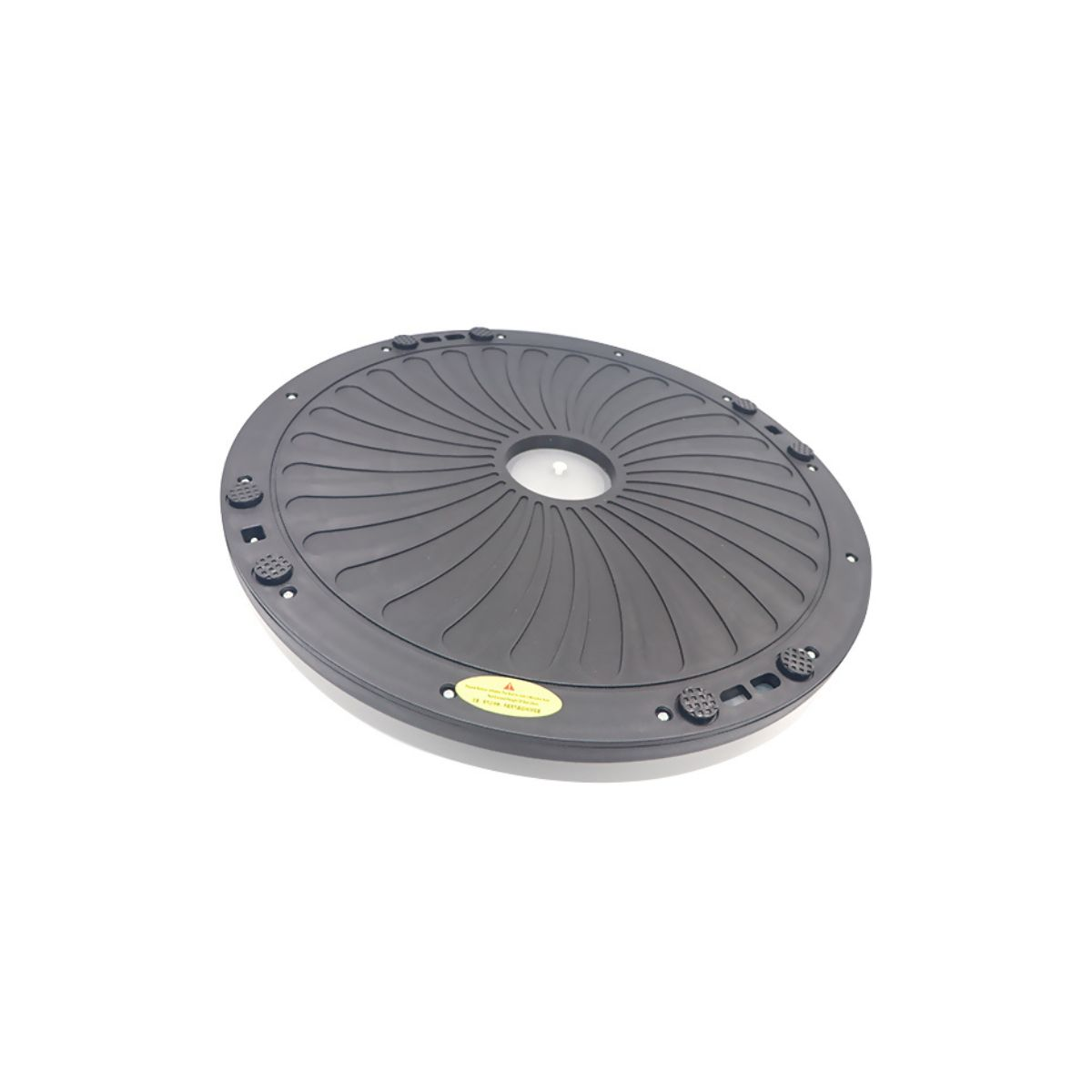 Placa circular negra con un patrón sobre un fondo blanco.