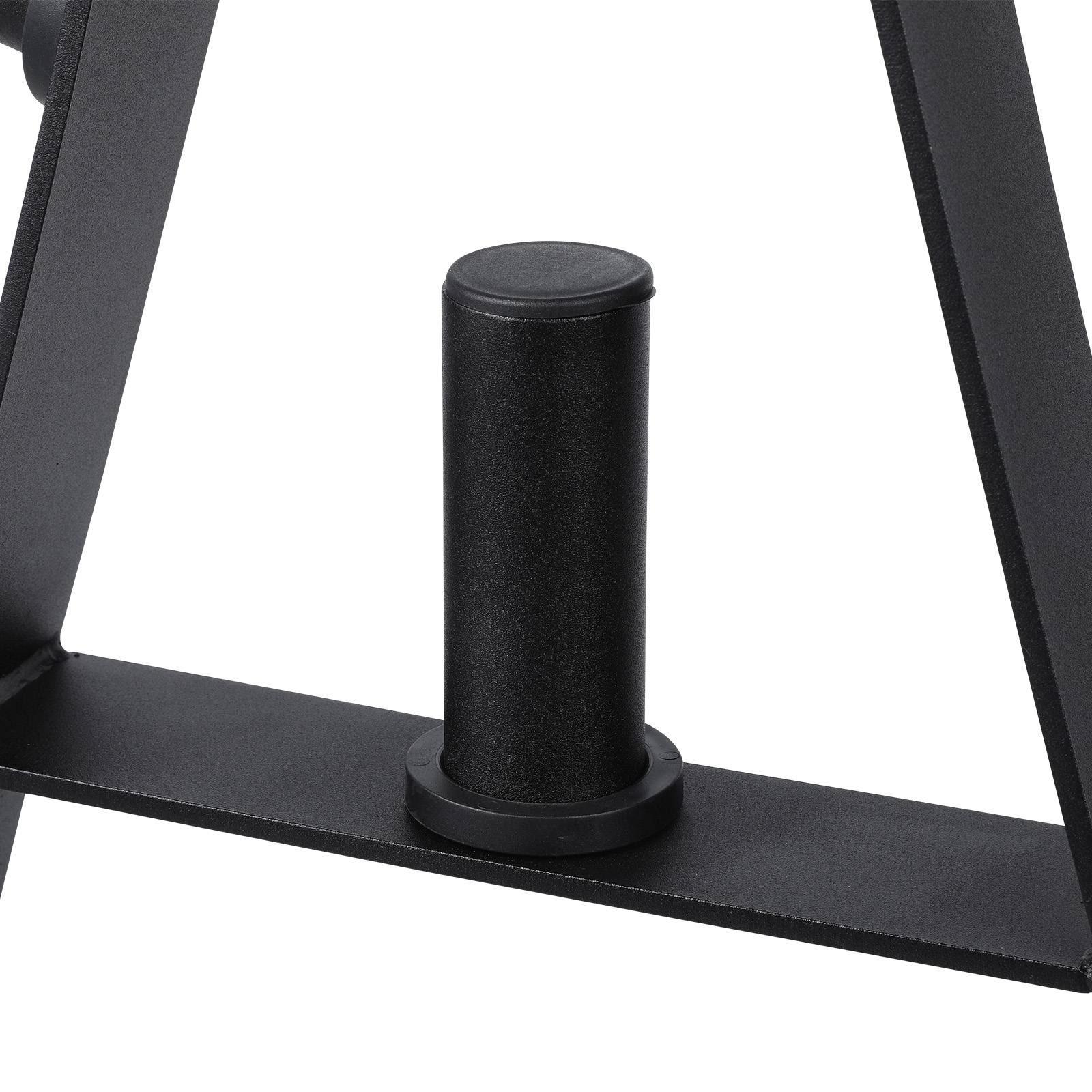 Soporte negro de metal para pesas con poste central y marco triangular.